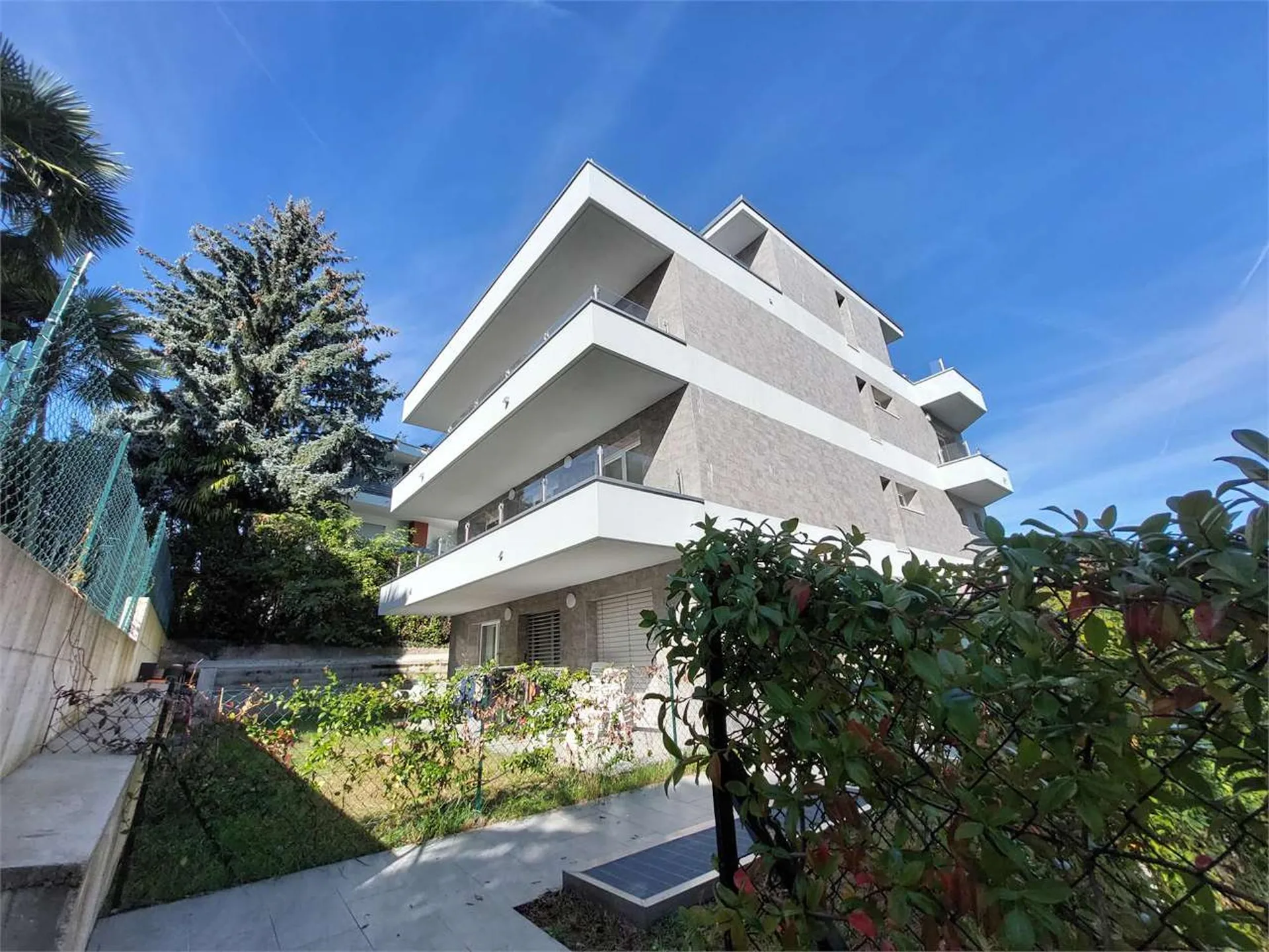 Rif.2680_Gentilino, Dachwohnung Duplex 3.5 Zi. renoviert mit großen Terrassen