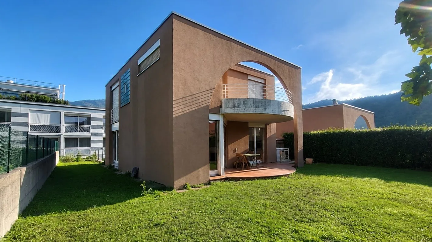 Komfortables, unabhängiges Haus mit Veranda, Terrasse und Garten
