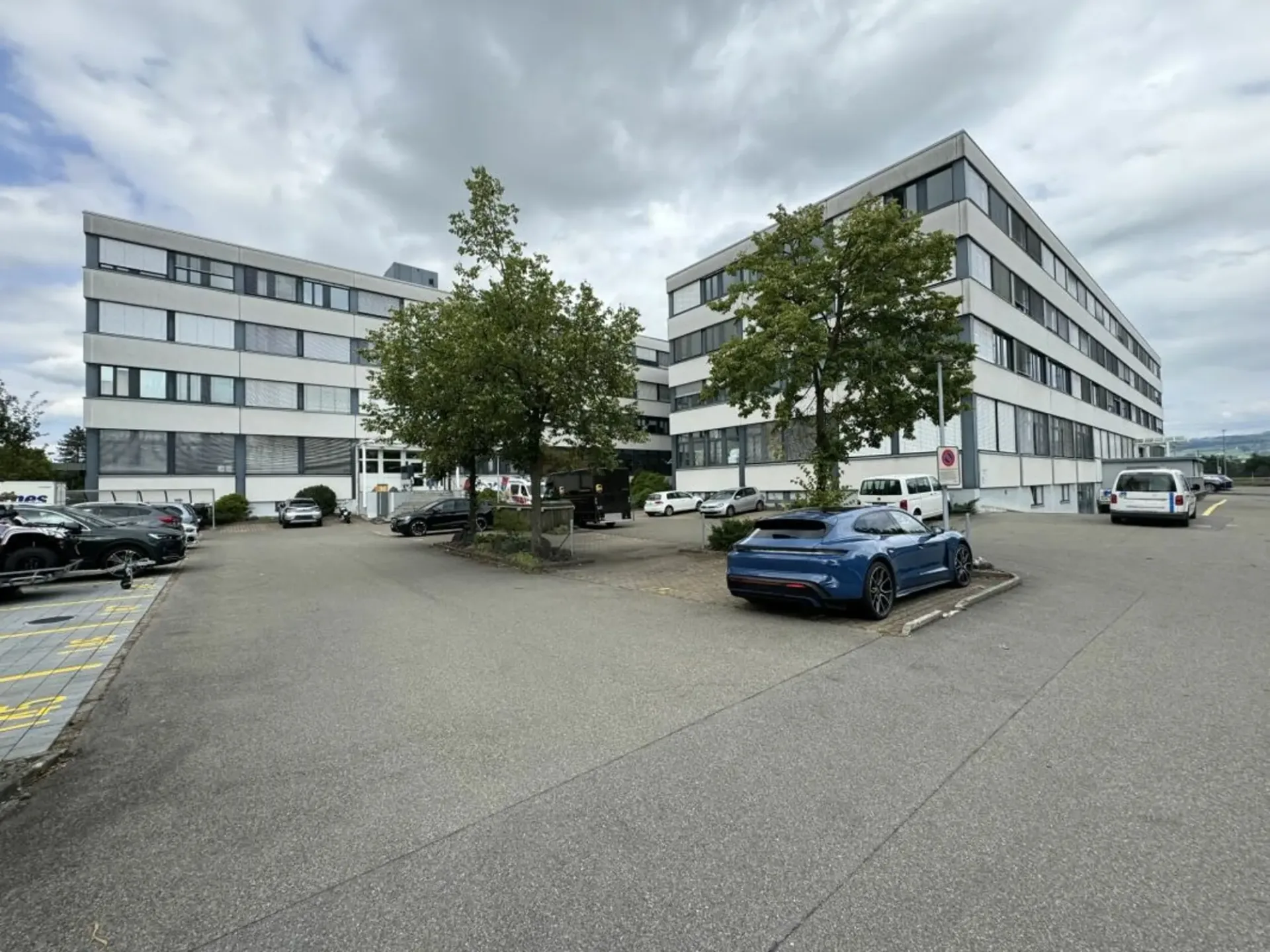 Büro 67 m2, ausgebaut, in Steinhausen