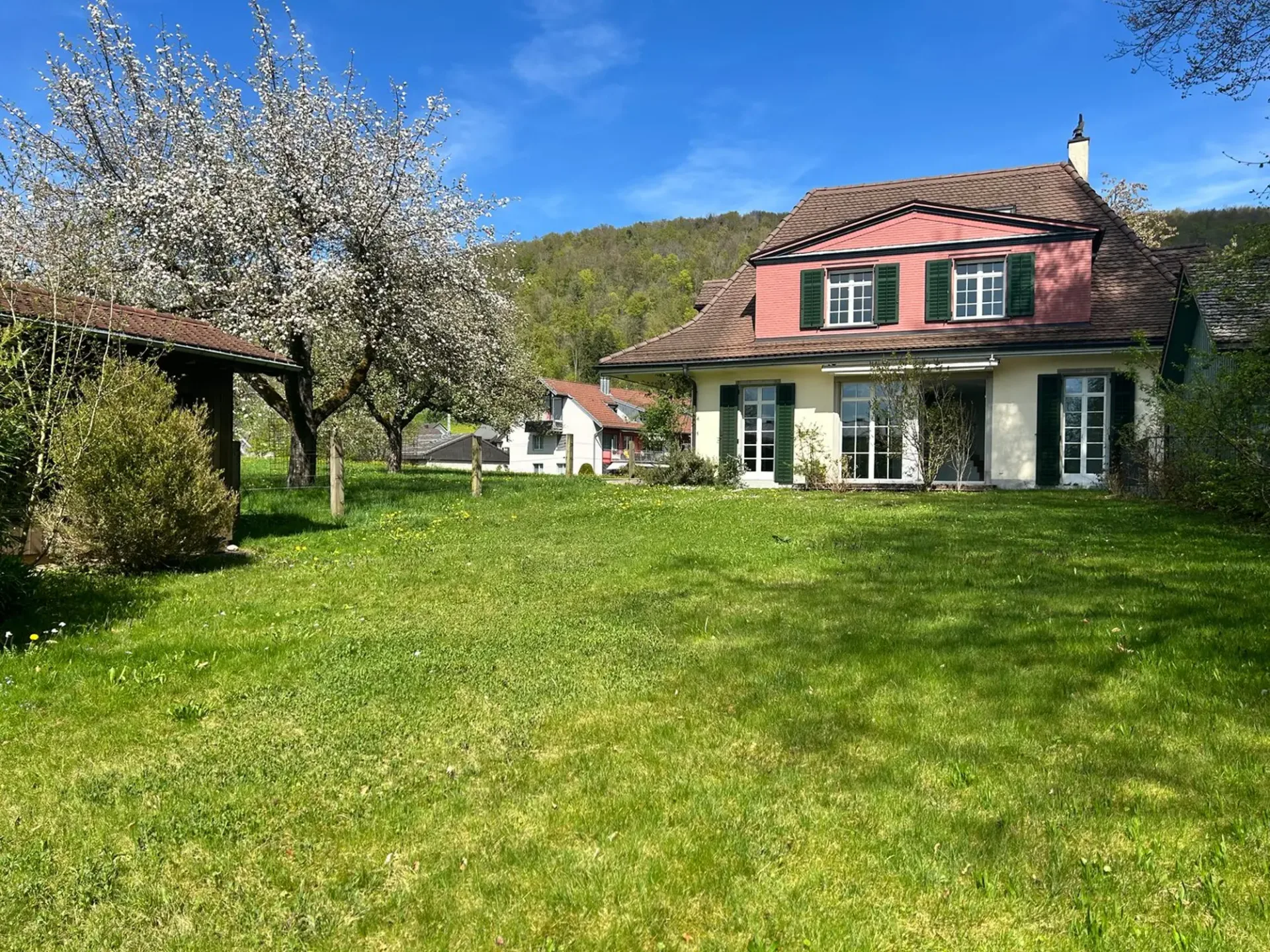 Die charmante Villa zum Ankommen – mit Einliegerwohnung an ruhiger Lage