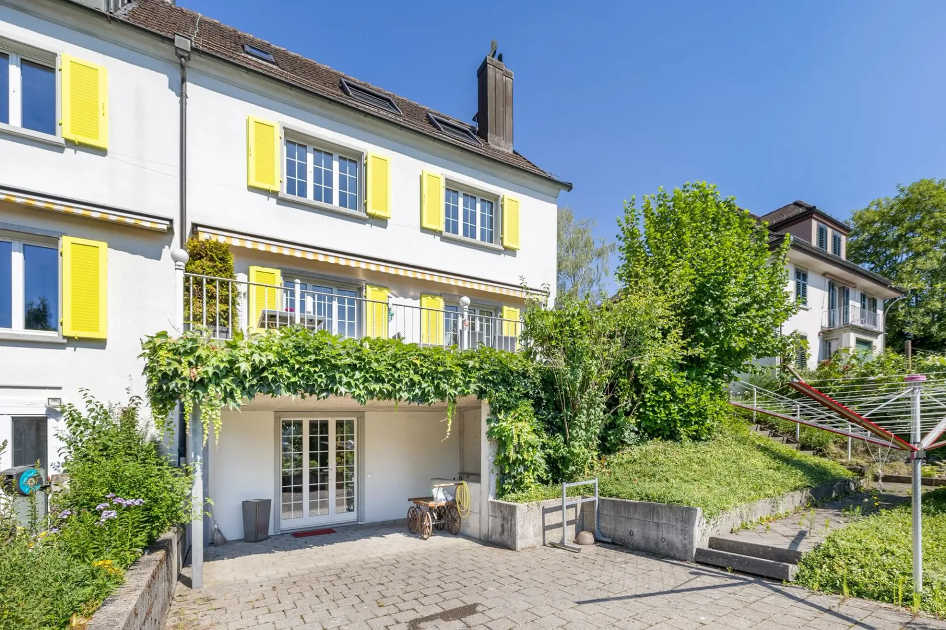 Attraktives Doppeleinfamilienhaus mit ausgebautem Dachgeschoss an Toplage