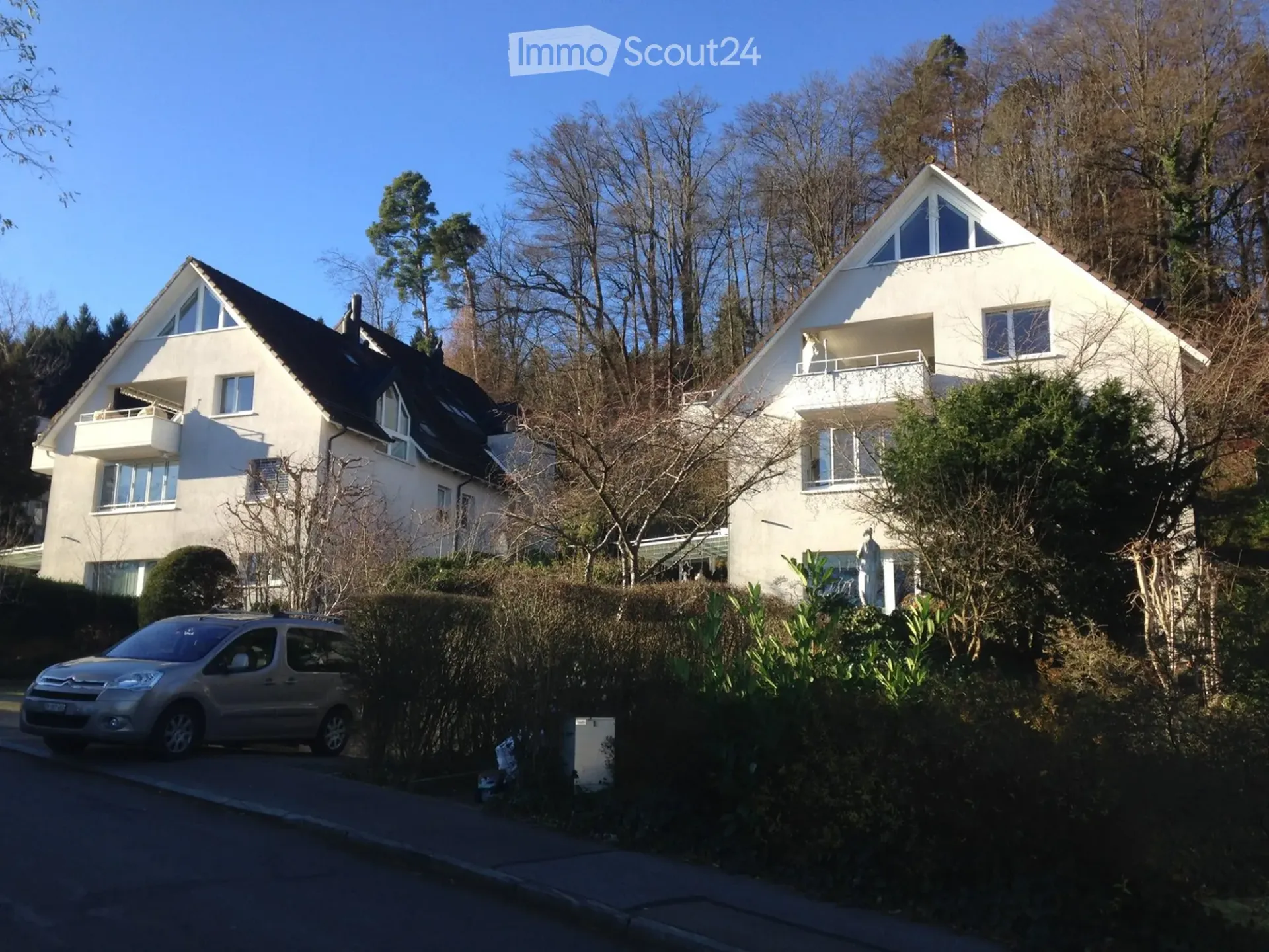 Charmante 3.5-Zimmer-Erdgeschosswohnung mit privatem Garten in Oberrieden