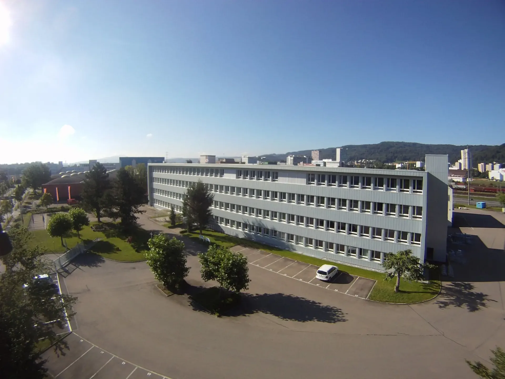 Ufficio luminoso al 1° piano – moderno & ben situato a Spreitenbach