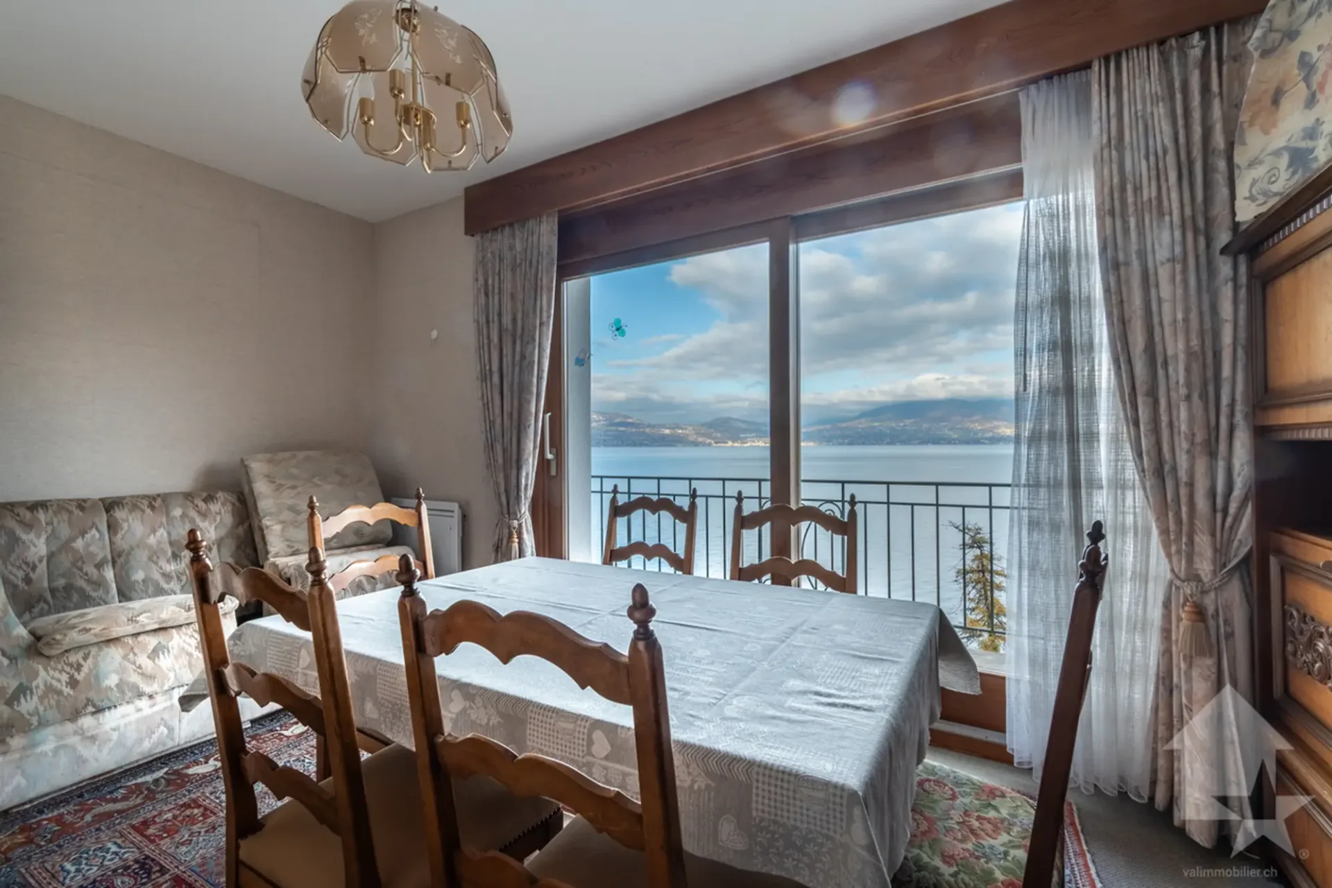 Kleine angrenzende Villa auf 4 Ebenen mit Seeblick