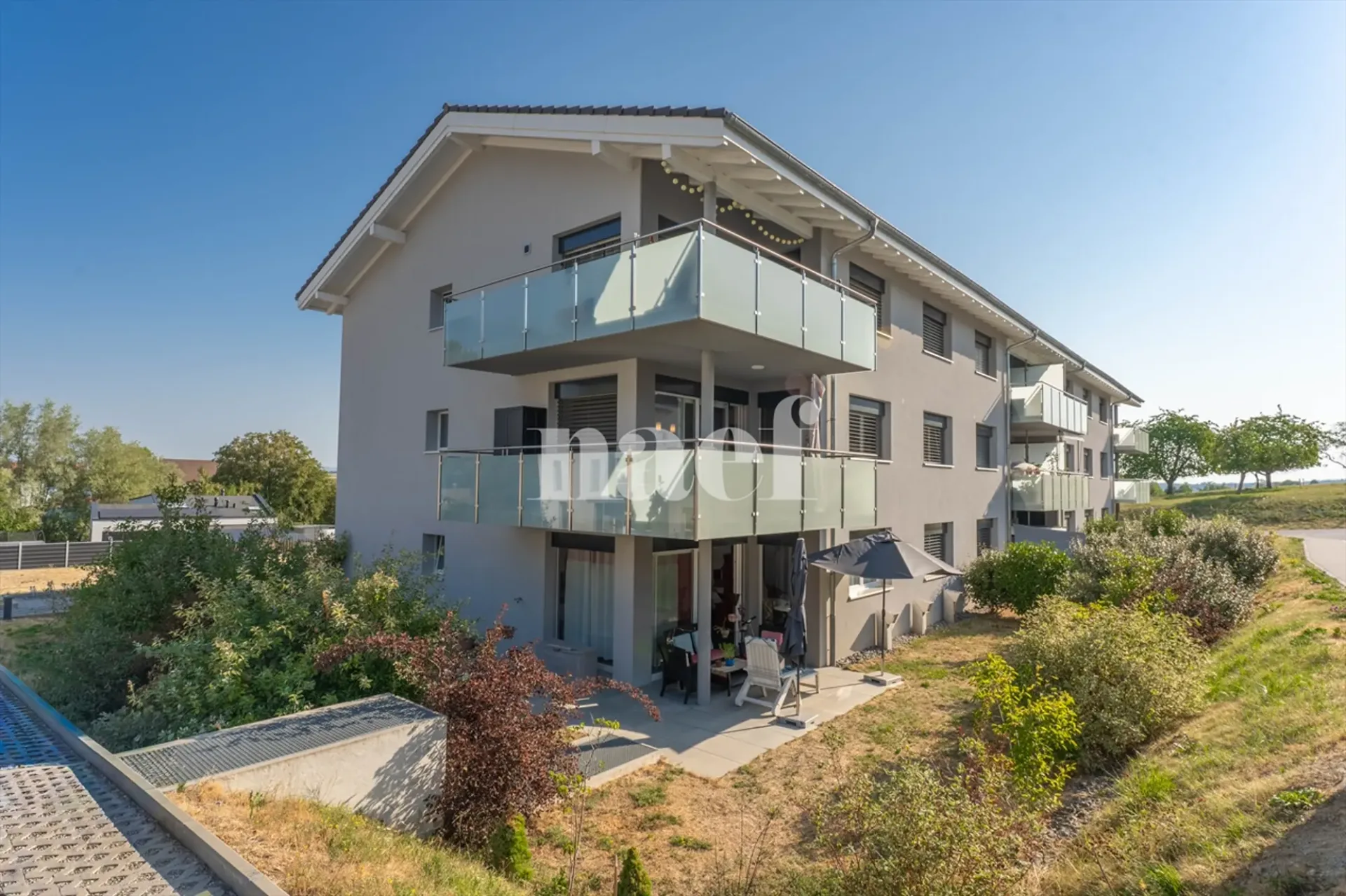 Appartamento di 4.5 locali al piano terra con terrazza e giardino in vendita a Prez-vers-Noréaz