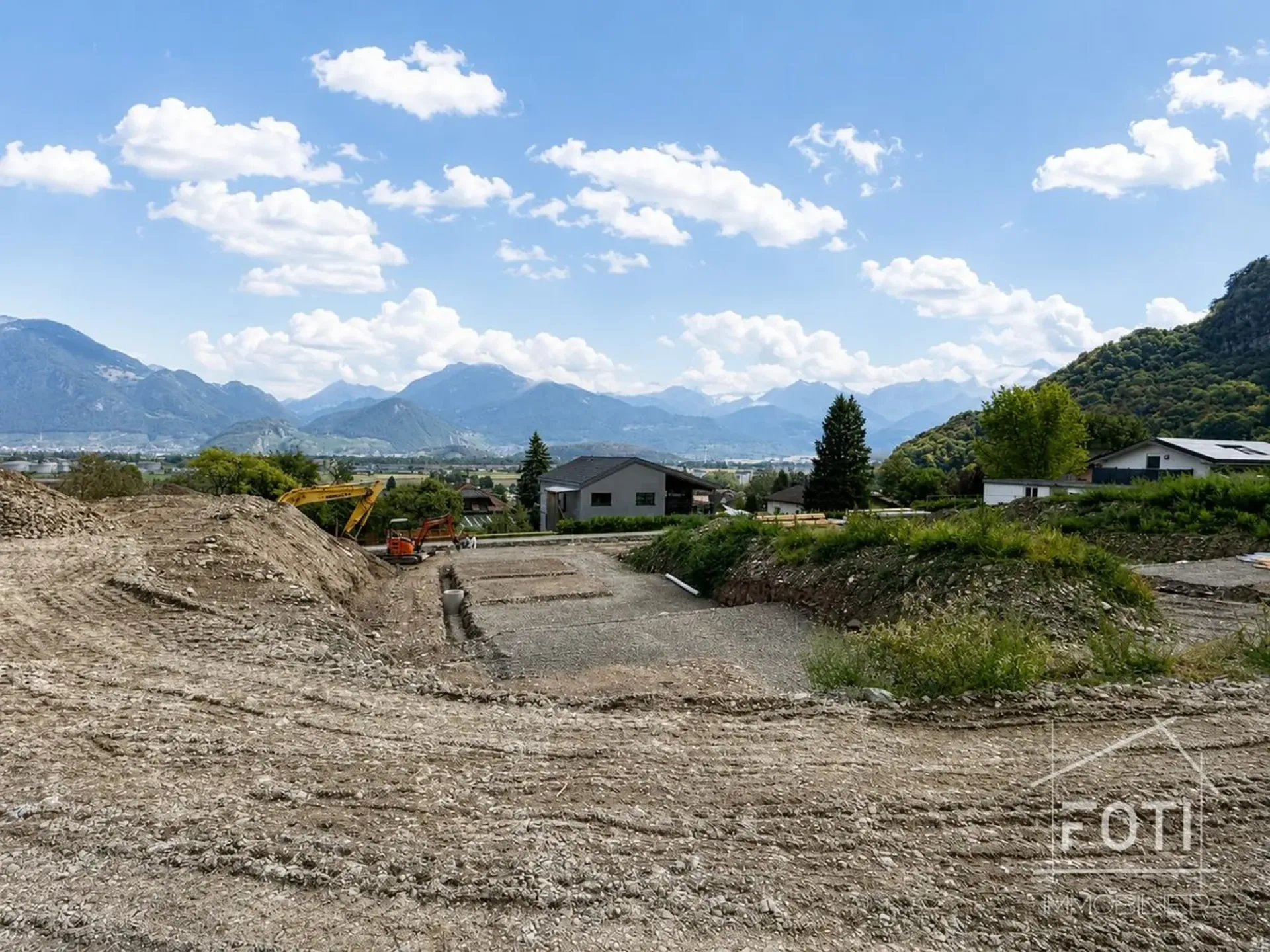 Angrenzende Villa mit 4,5 Zimmern und herrlicher Aussicht!