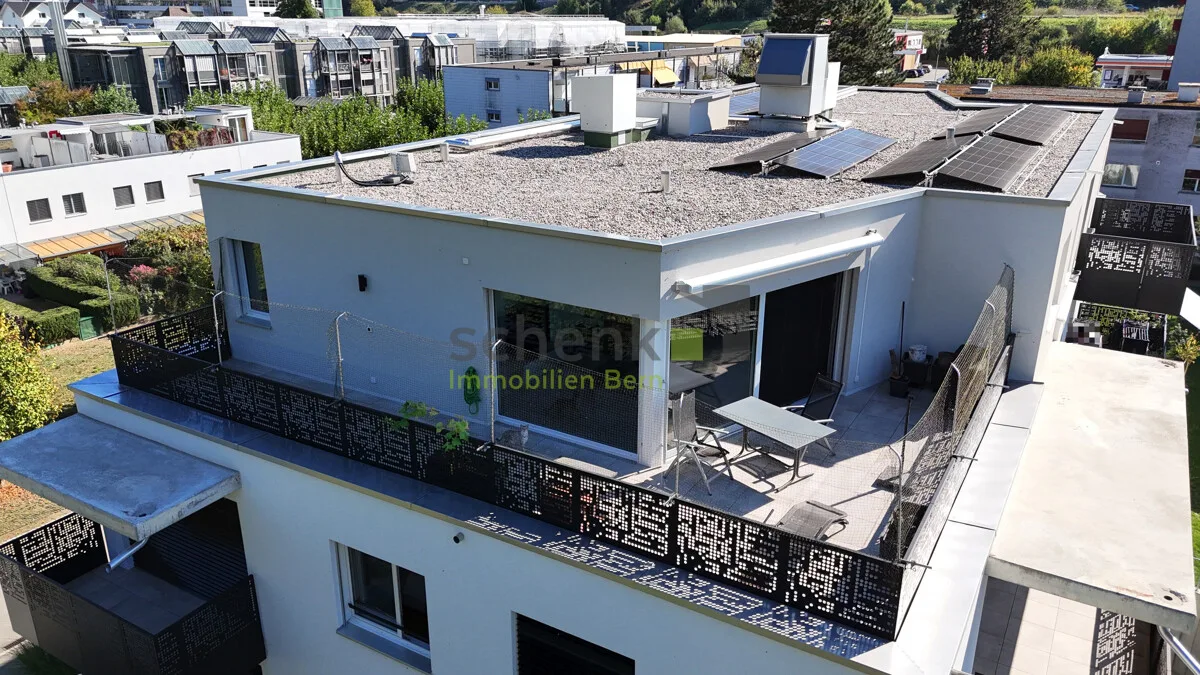 Appartement d'attique moderne dans un quartier calme