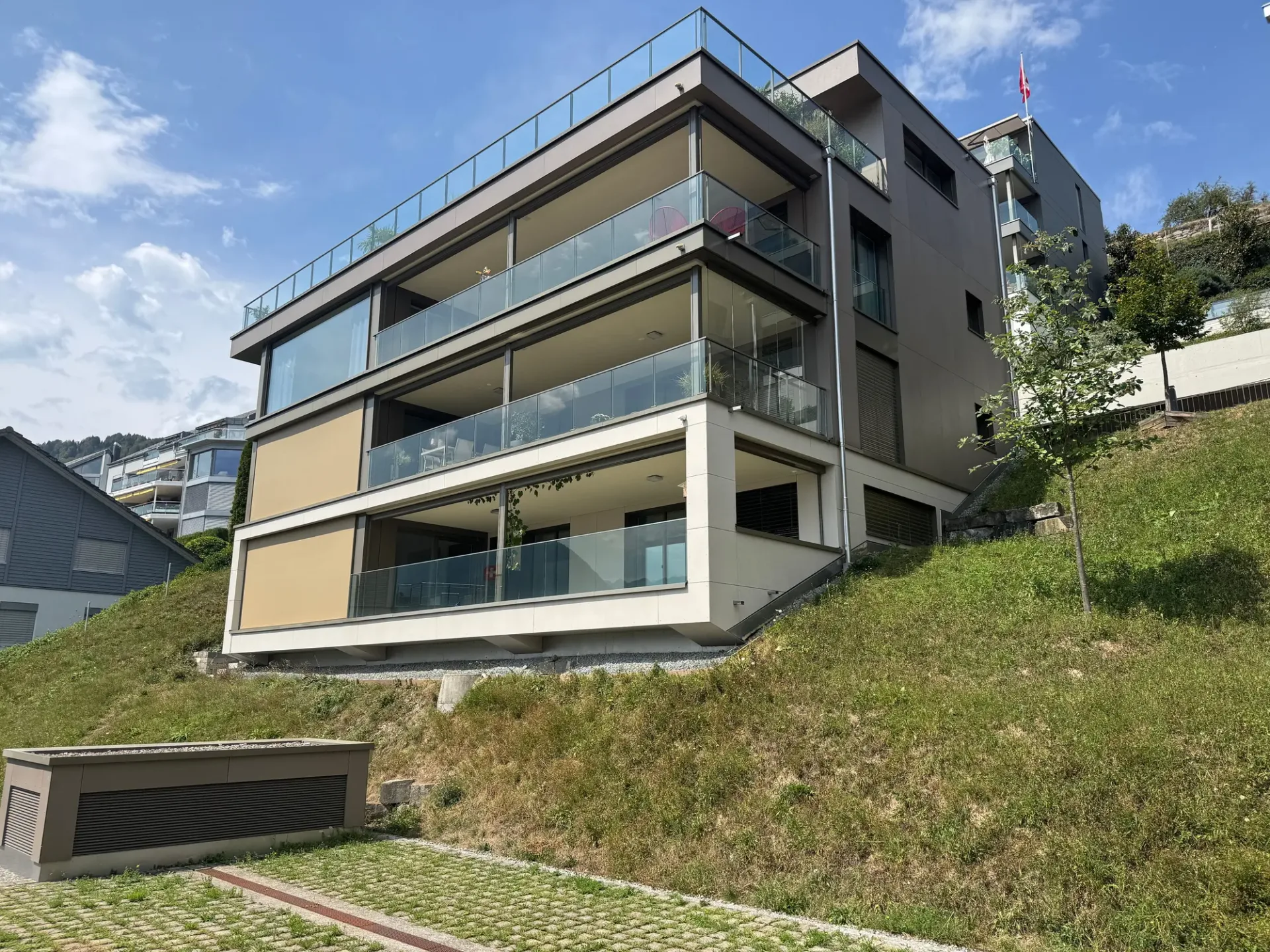 Appartement spacieux 4,5 pièces avec vue sur le lac et balcon ensoleillé à louer à Ennetbürgen