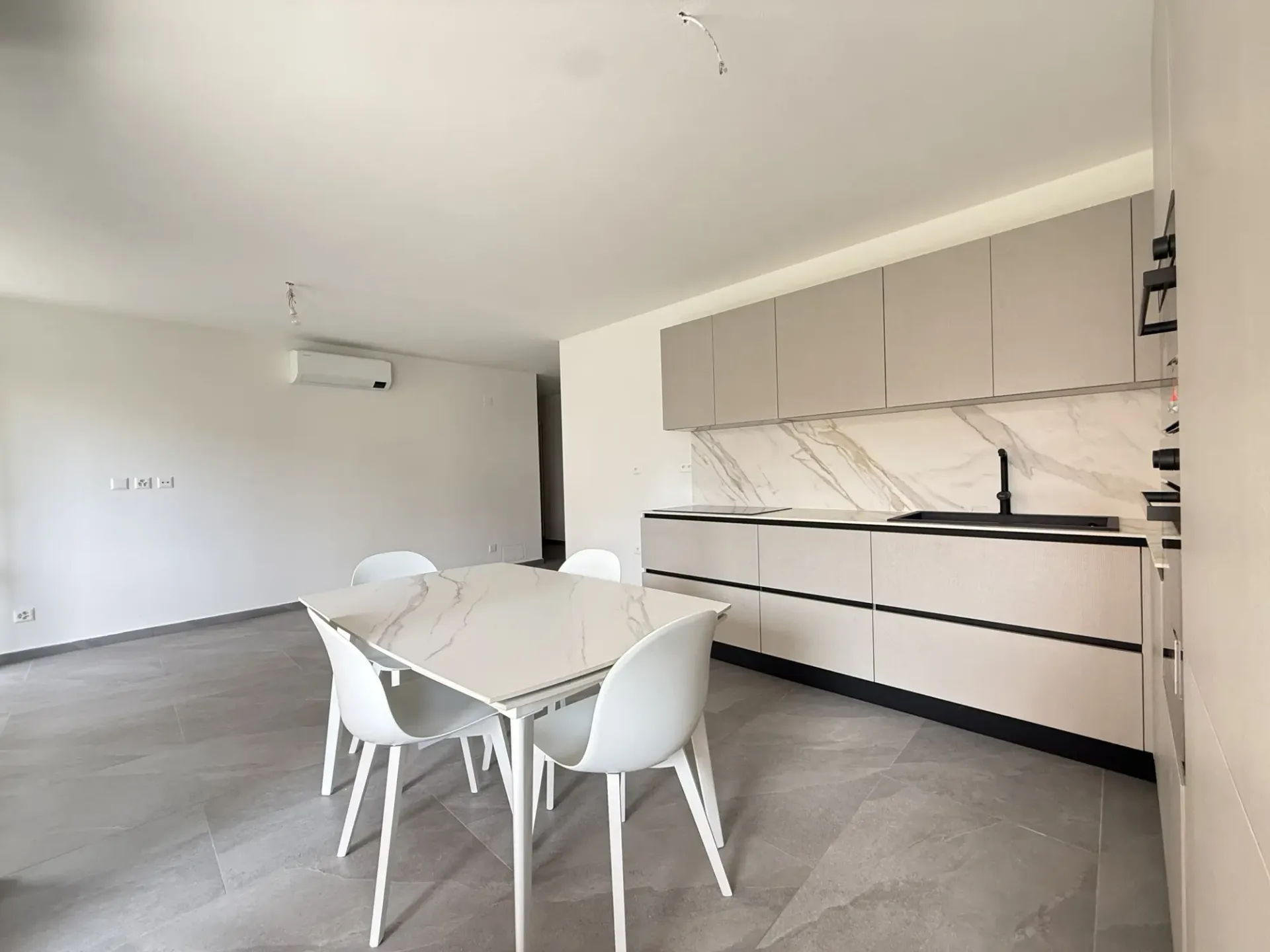 HELLES 3.5-ZIMMER-WOHNUNG WIE NEU MIT TERRASSE IN MENDRISIO