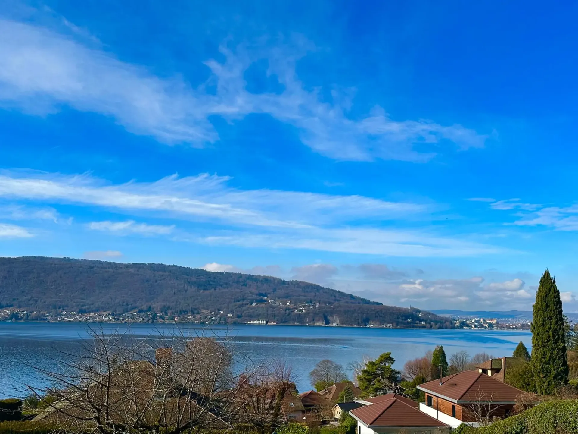 Apartment completely renovated with large terrace and lake view !!!