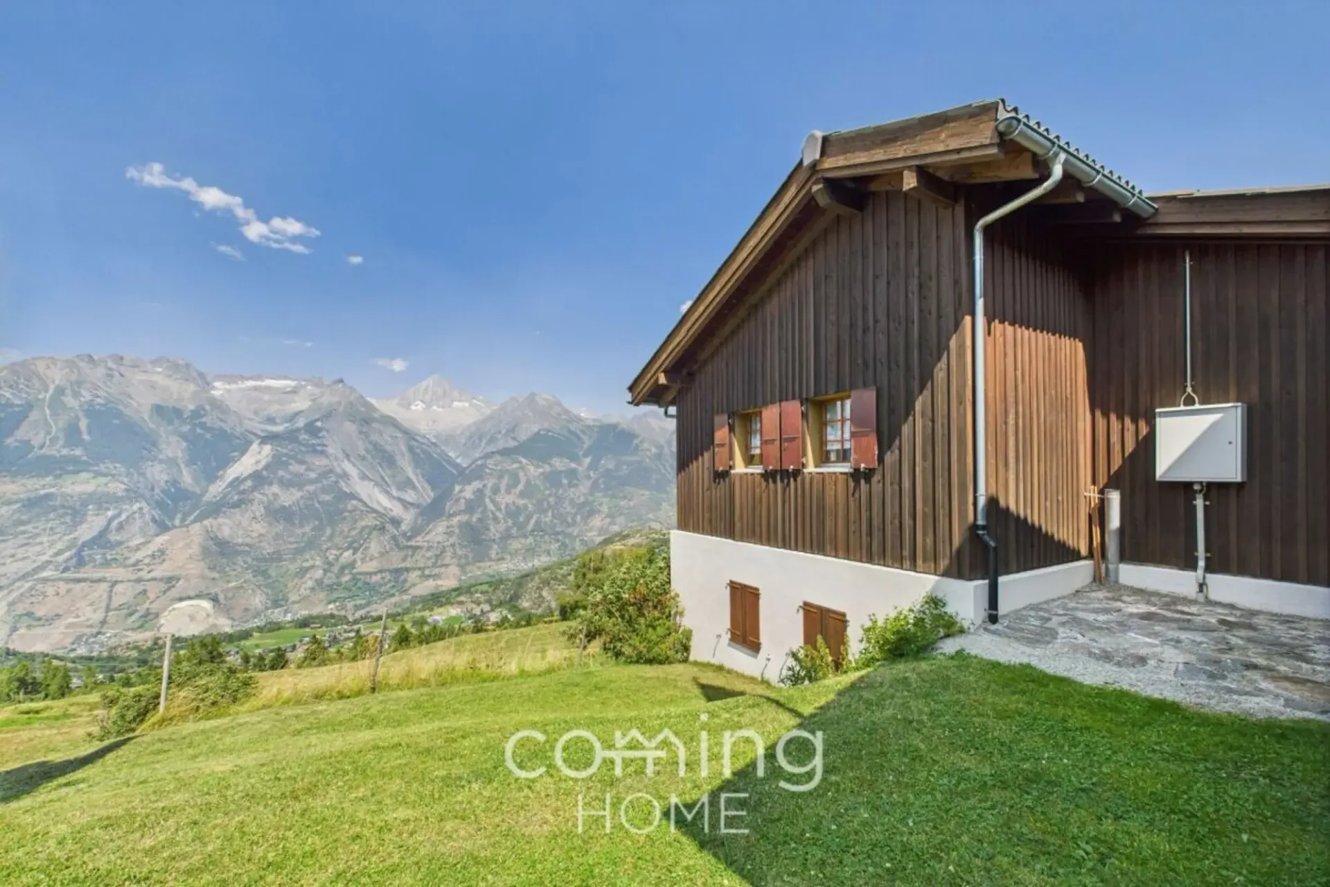 Sonniges Chalet-Paradies in Unterbäch mit grosszügigem Grundstück