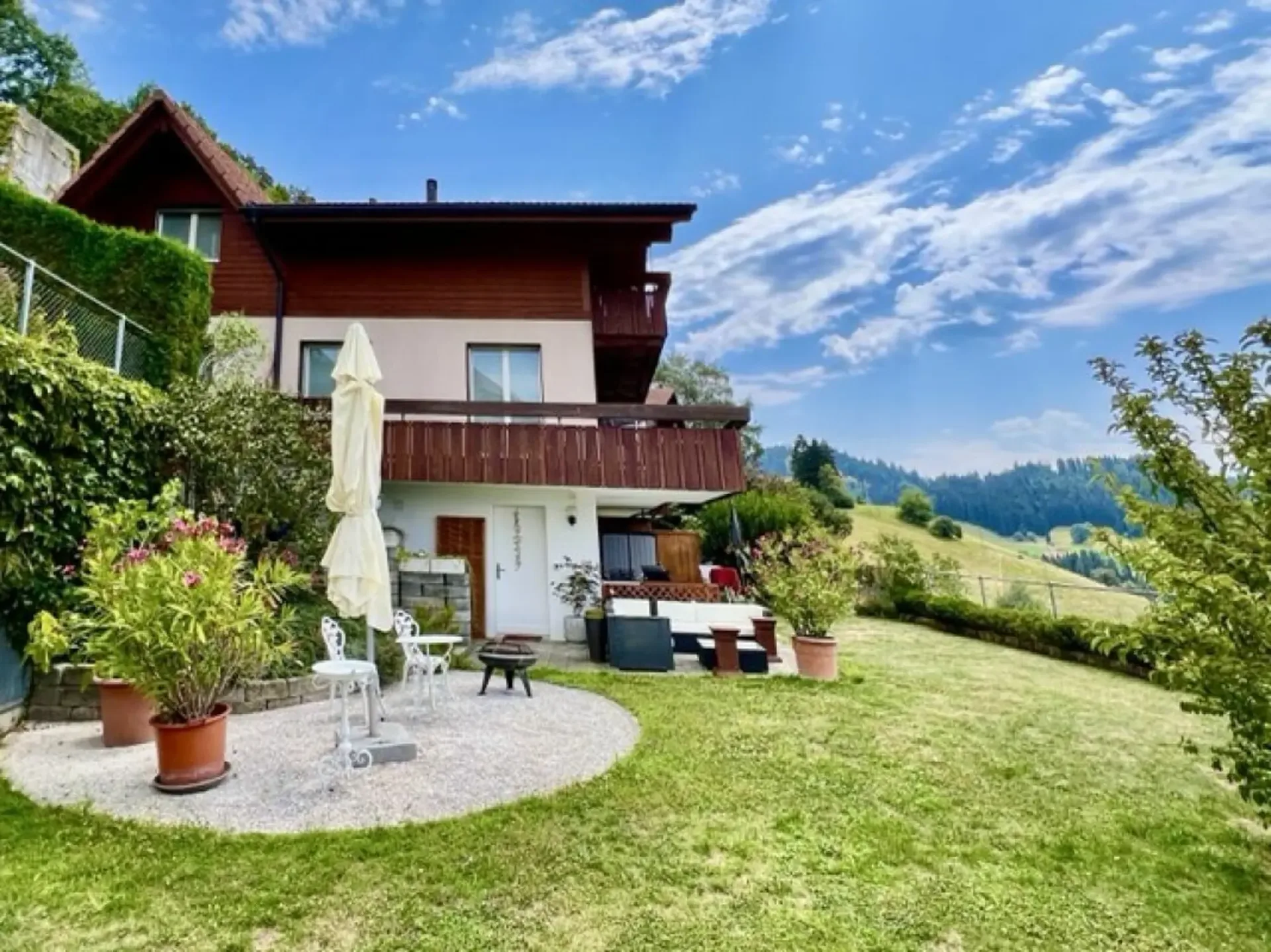 Casa a schiera bifamiliare con studio separato