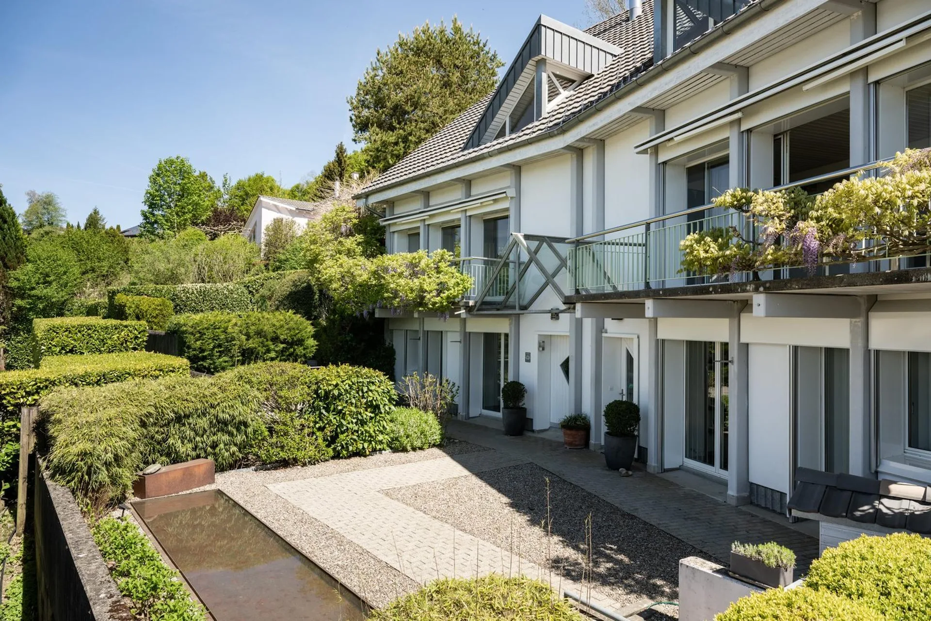 Stilvoll wohnen am Waldrand – 6.5 Zimmer mit Designküche, Weitsicht und grosser Sonnenterrasse