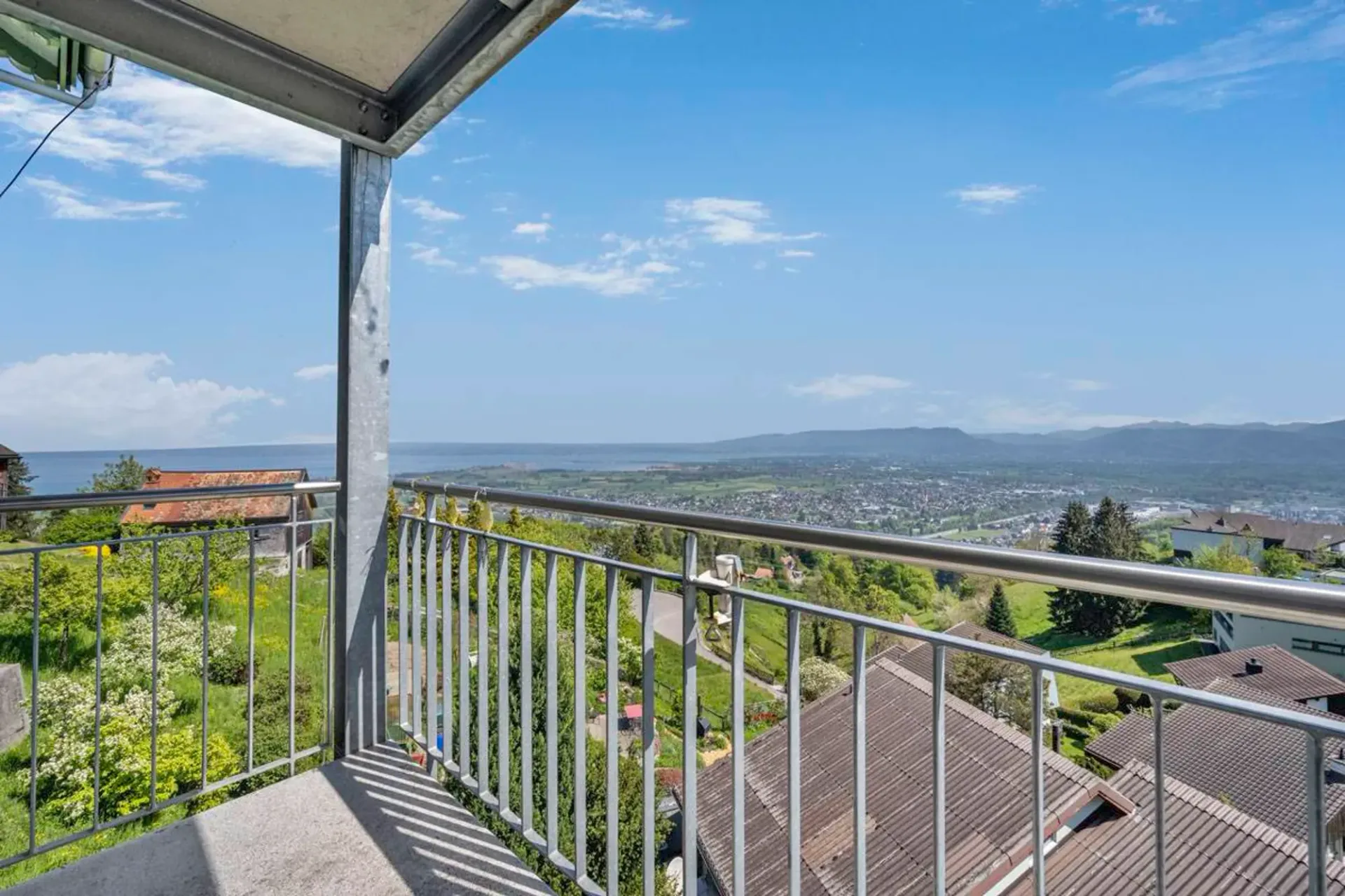 CASA PLURIFAMILIARE STORICA CON VISTA SUL LAGO DI COSTANZA