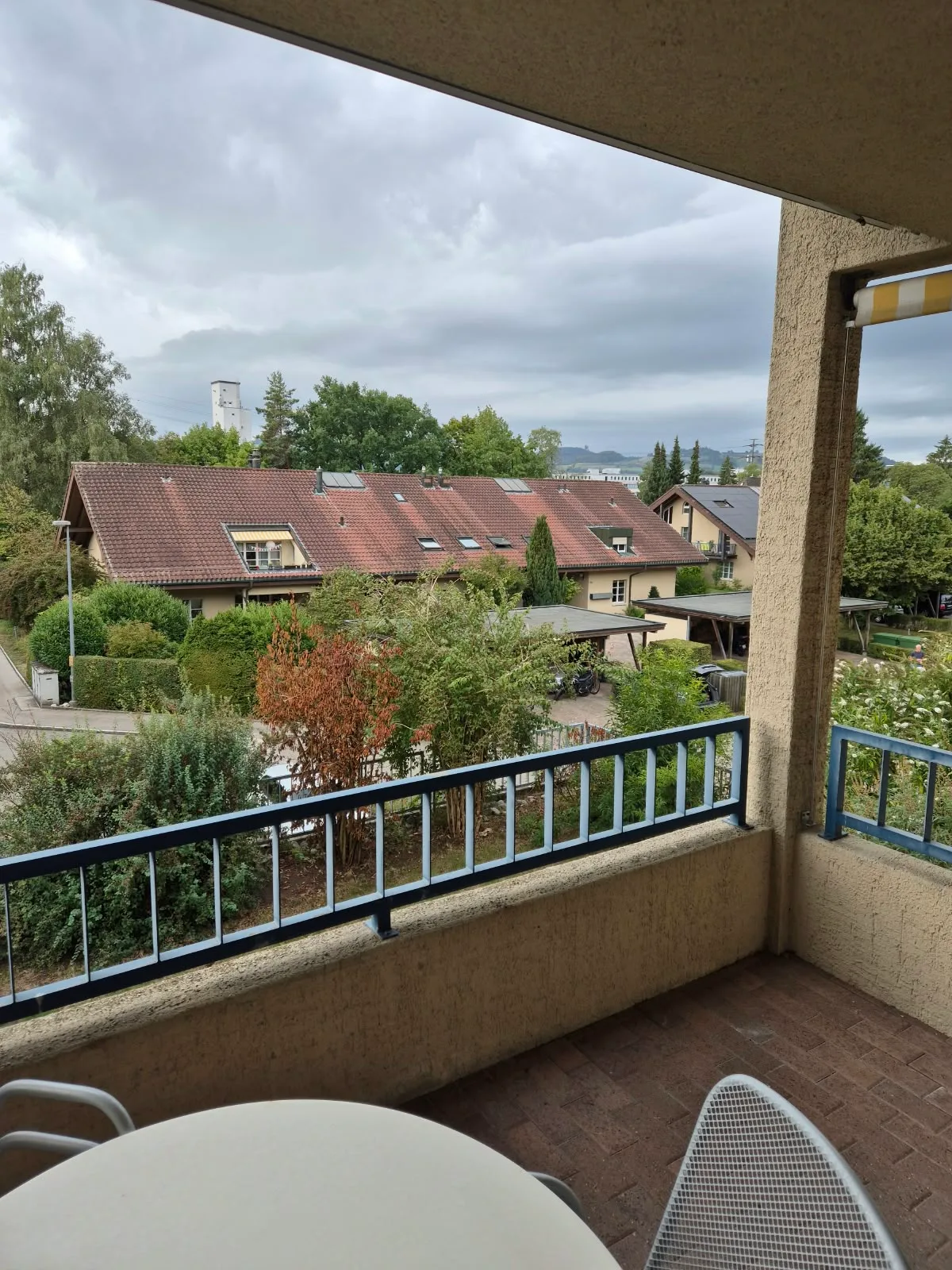 Appartement confortable de 4,5 pièces avec balcon et garage à Gümligen
