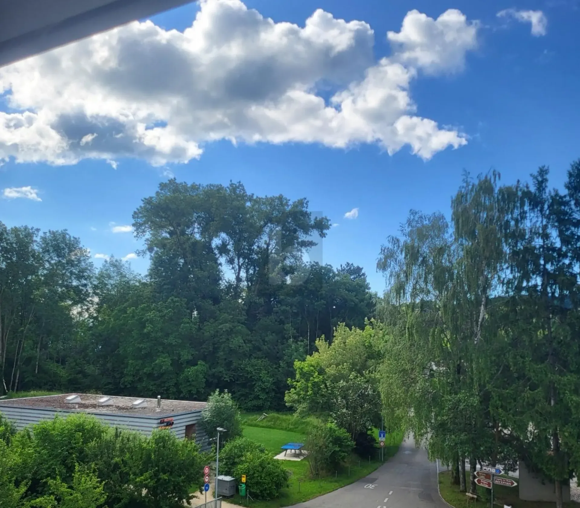 HELL, GERÄUMIG & NAHE AM SEE