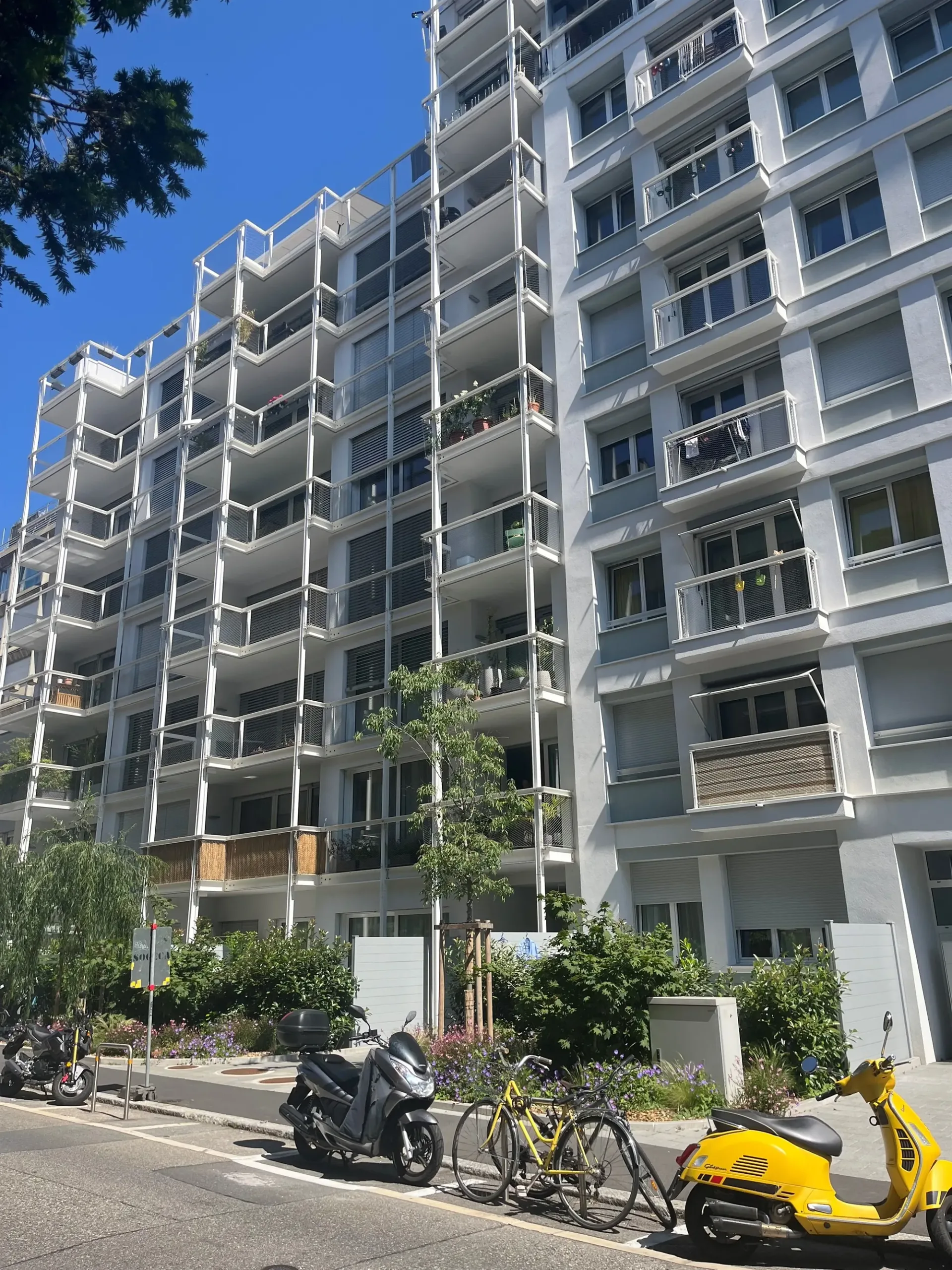 Rental warehouse near Perle du Lac