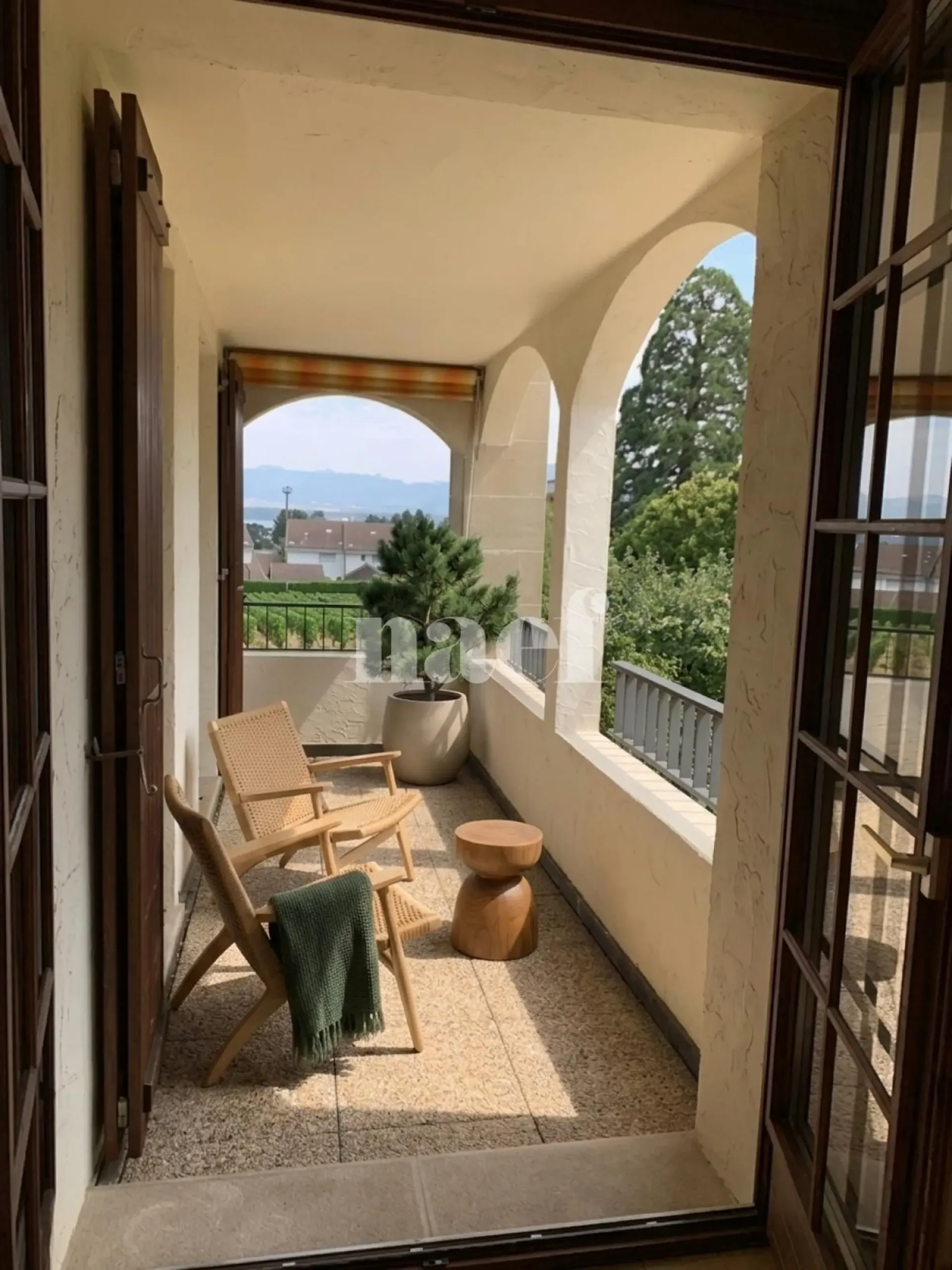 Vier-Zimmer-Wohnung im 1. Stock mit Balkon