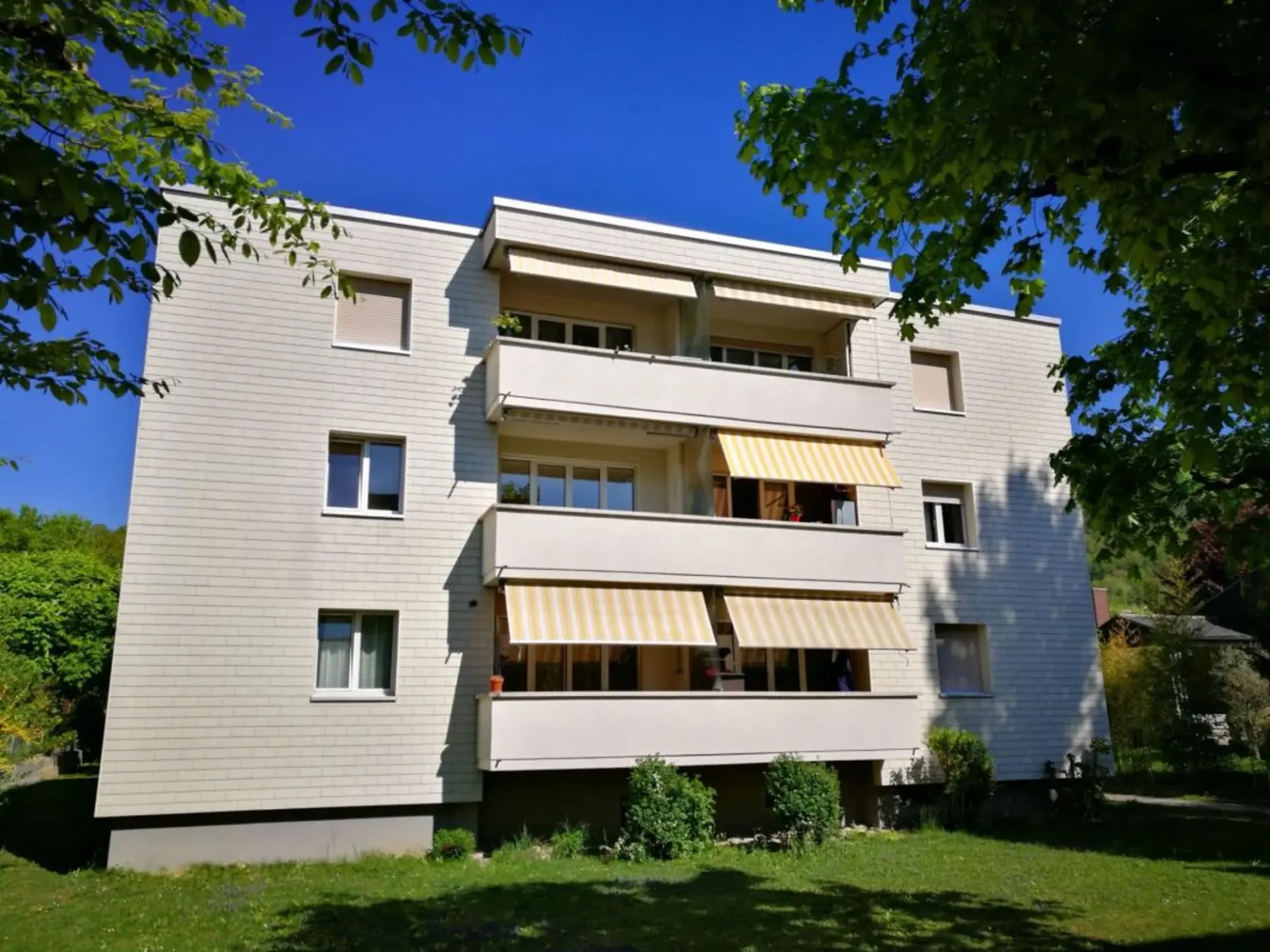 Teilsanierte 3.5-Zimmer-Wohnung mitten in Biel zu vermieten