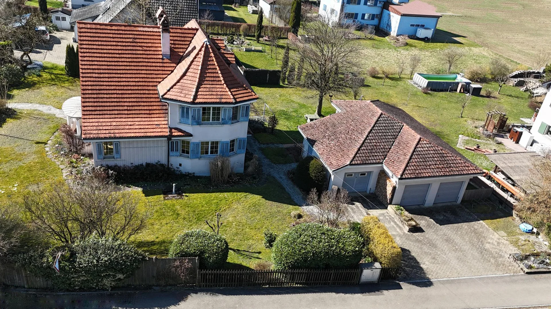 Familienidylle auf 1'400 m² - Villa mit Charme, Garten und Geschichte
