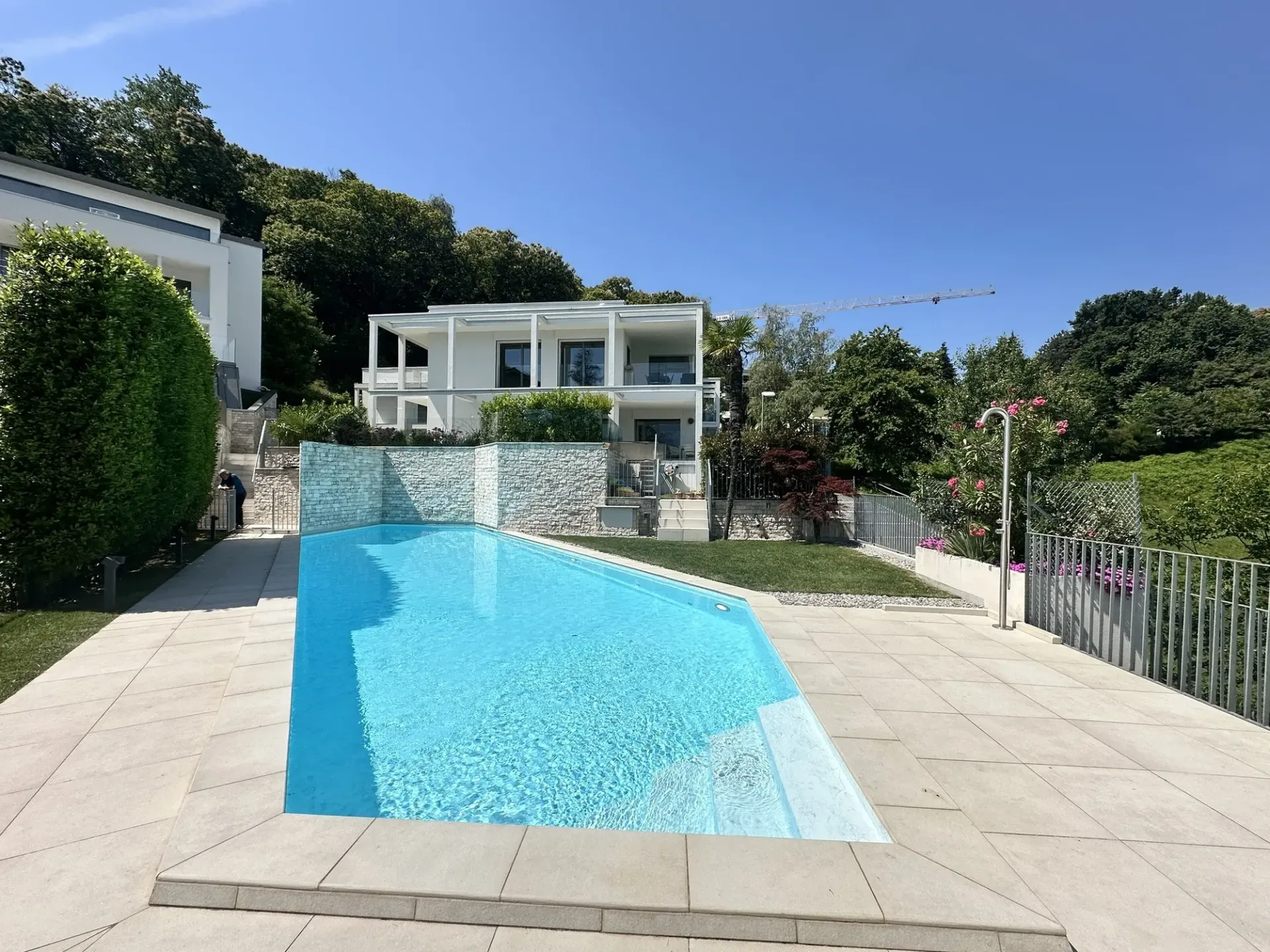 Wohnung 2.5 in neuer Residenz mit Pool
