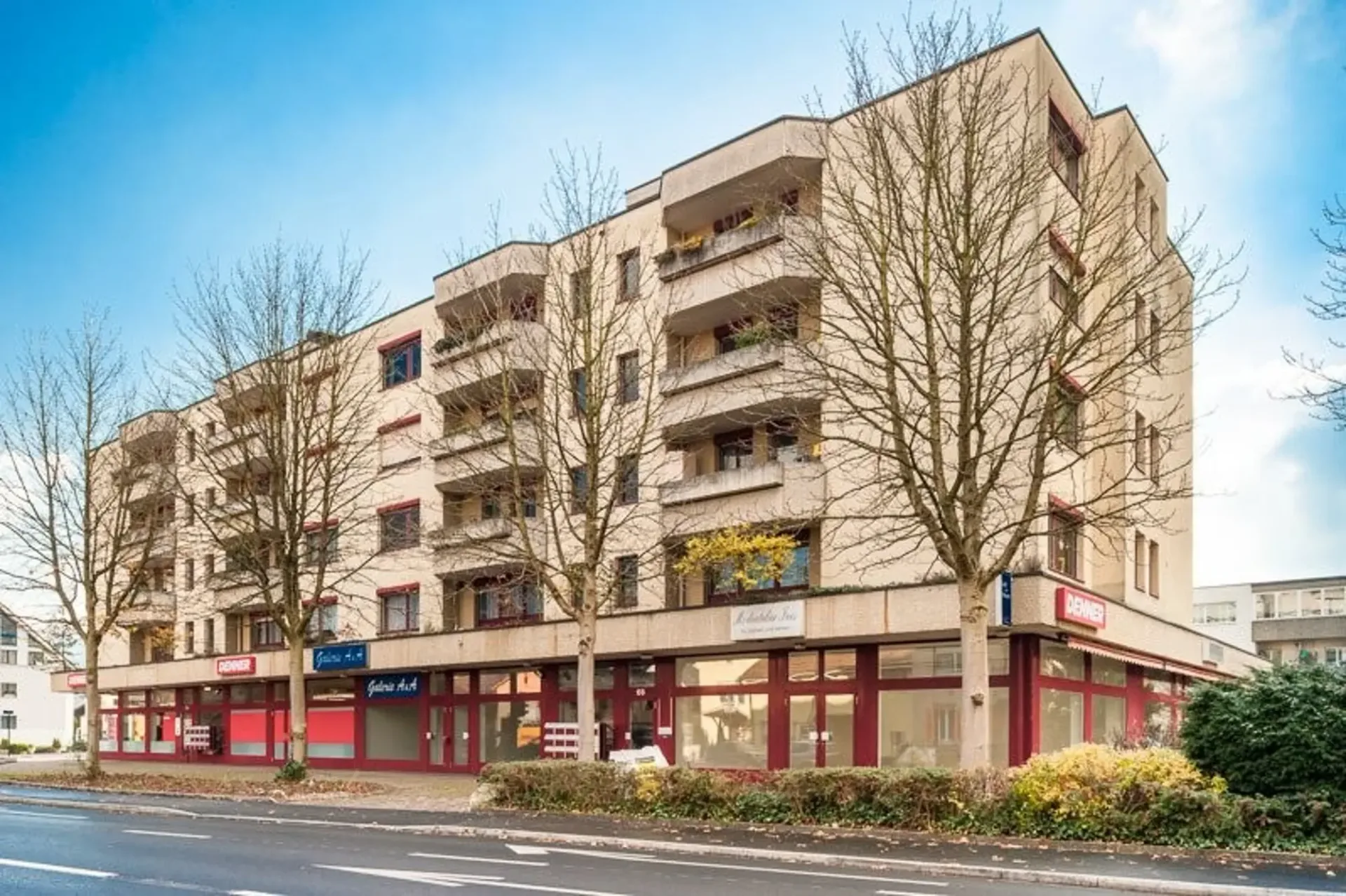 Attraktive Gewerbefläche mit Schaufenster an der Hauptstrasse