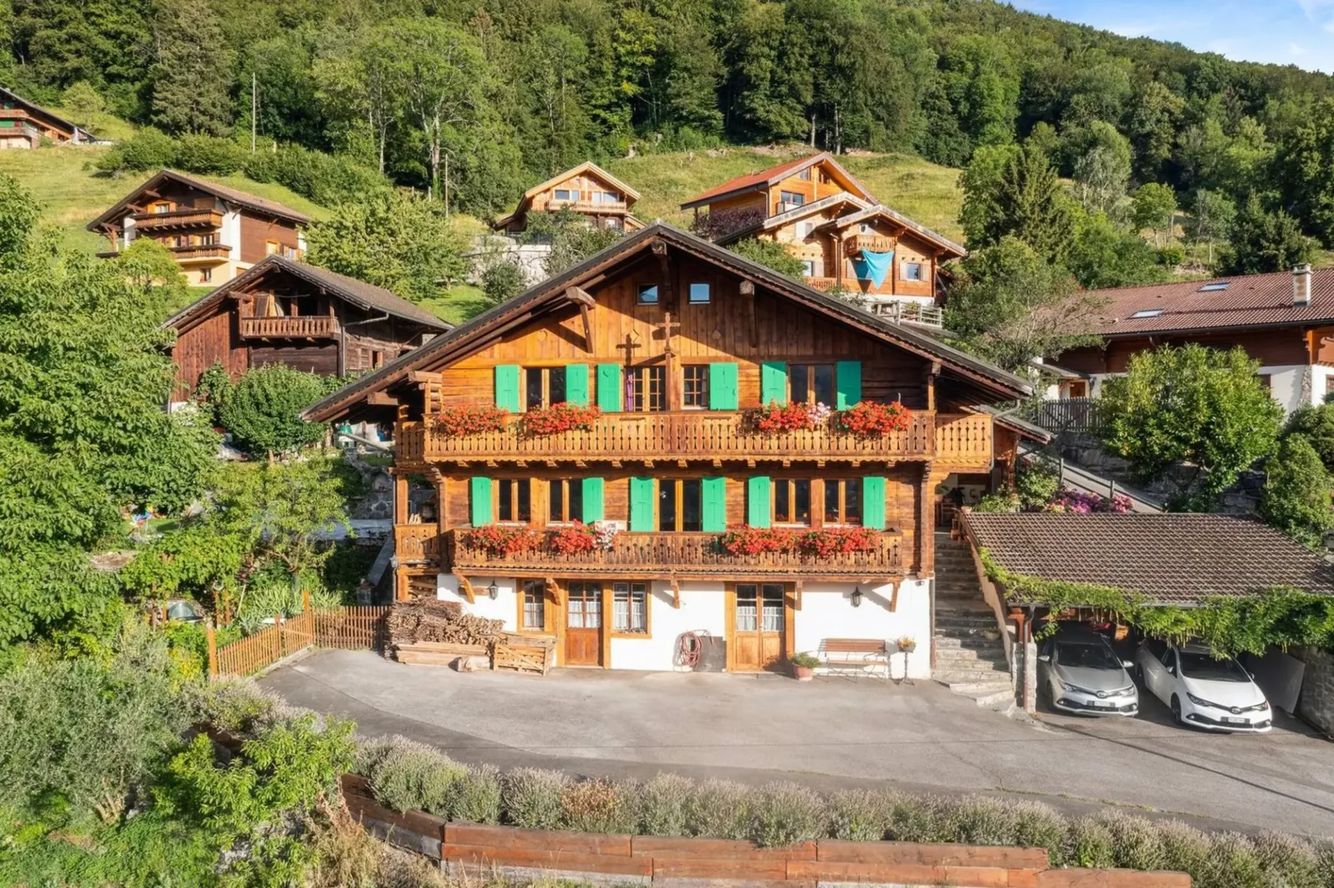 Prächtiges Chalet mit Charme, schöner Besonnung, Garten und Mazot