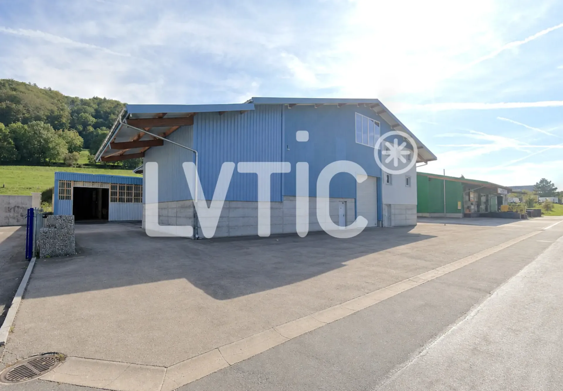 EXKLUSIVITÄT - 1500 m2 große Industriehalle zur Miete in Moudon