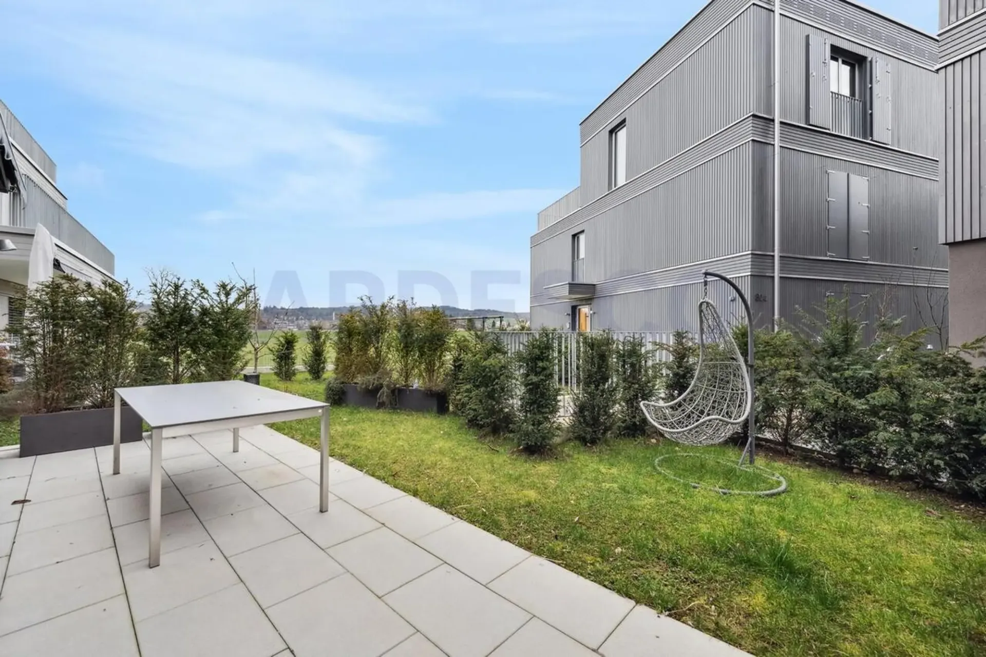 Appartement design avec jardin & salle de loisirs