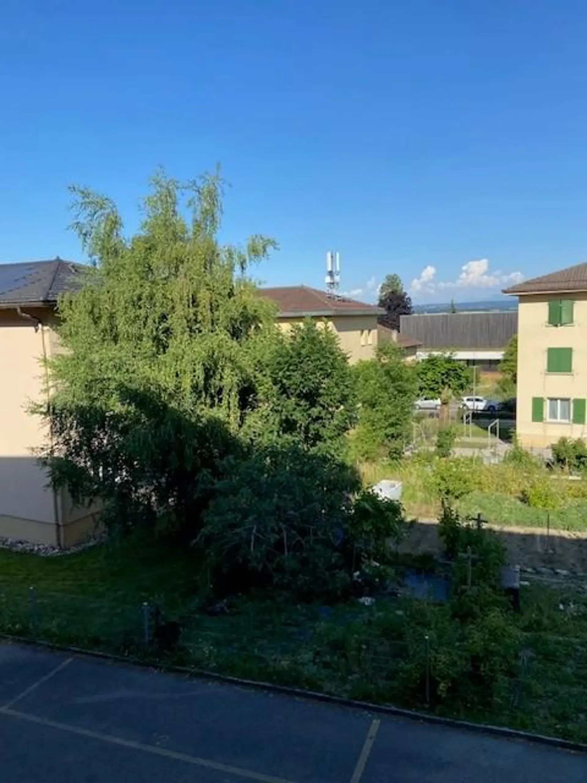 Charmanter 3-Zimmer-Wohnung im 1. Stock mit Balkon in Cossonay-Ville