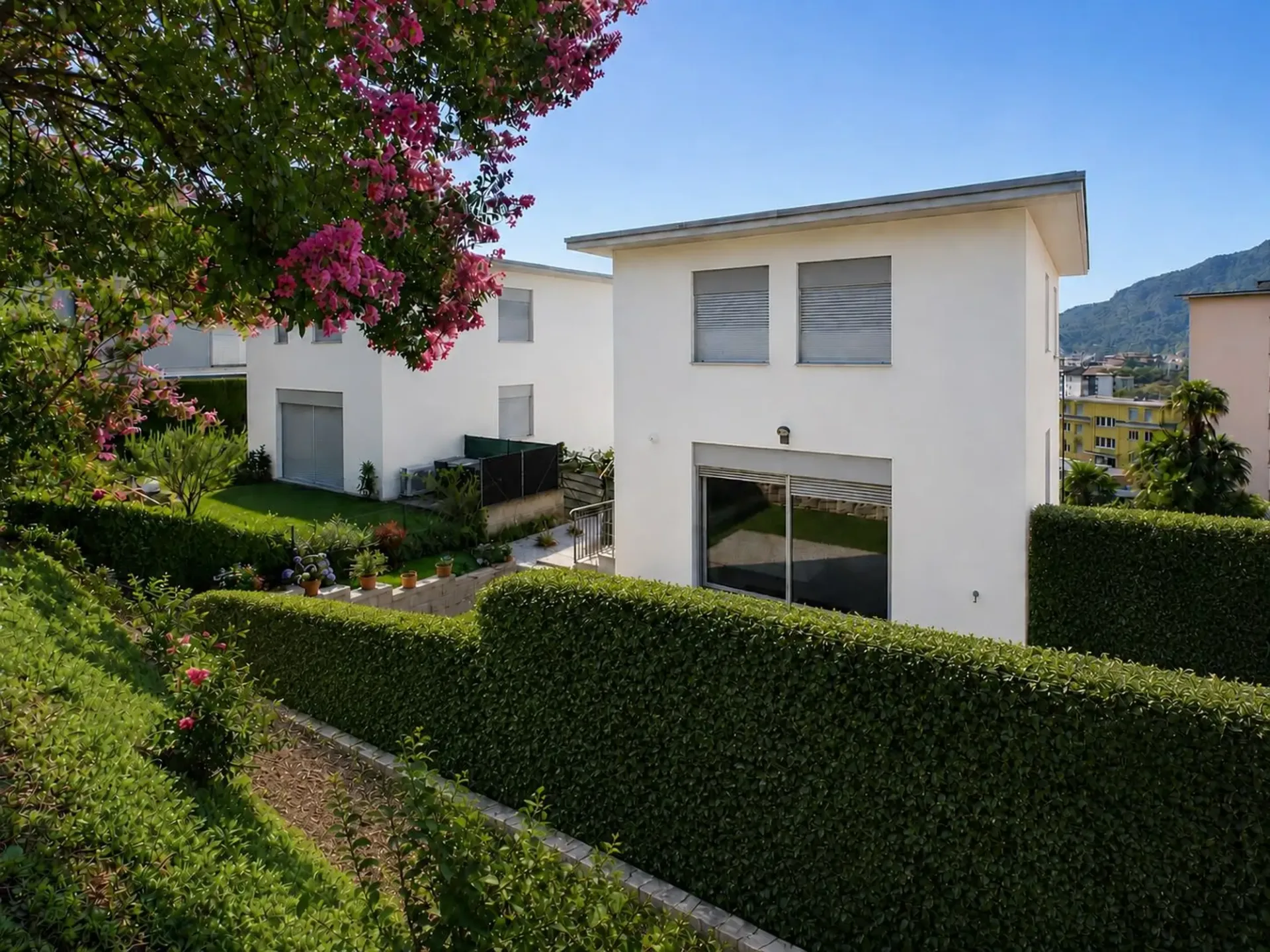 Splendido giardino privato, balcone vivibile, ambienti moderni in posizione tranquilla e senza spese condominiali
