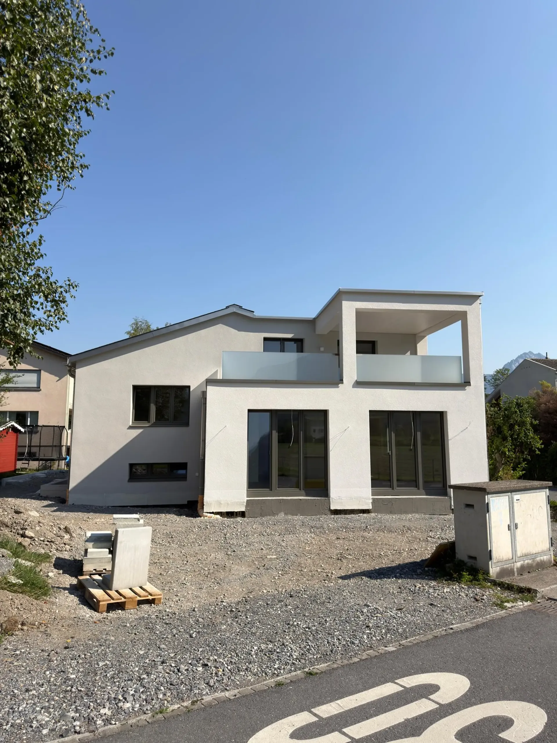 Modernes freistehendes 5.5-Zimmer-Einfamilienhaus an ruhiger Lage in Näfels