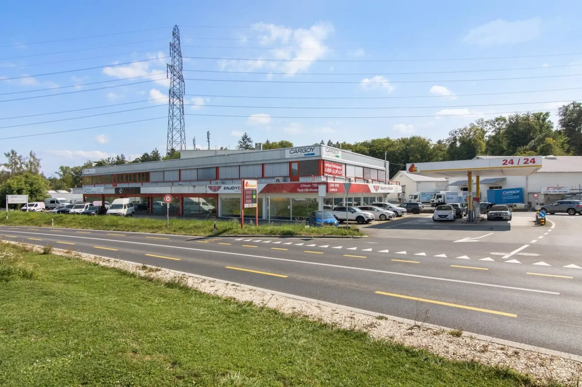 Fläche 1000m2 - Fitness/Showroom/Büro - bis zu 75 Parkplätze