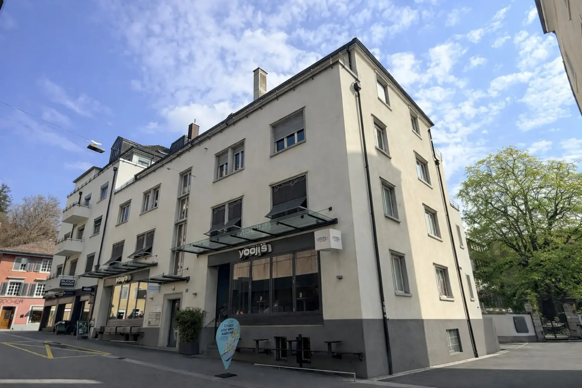 Gedeckter Parkplatz mitten in der Stadt!