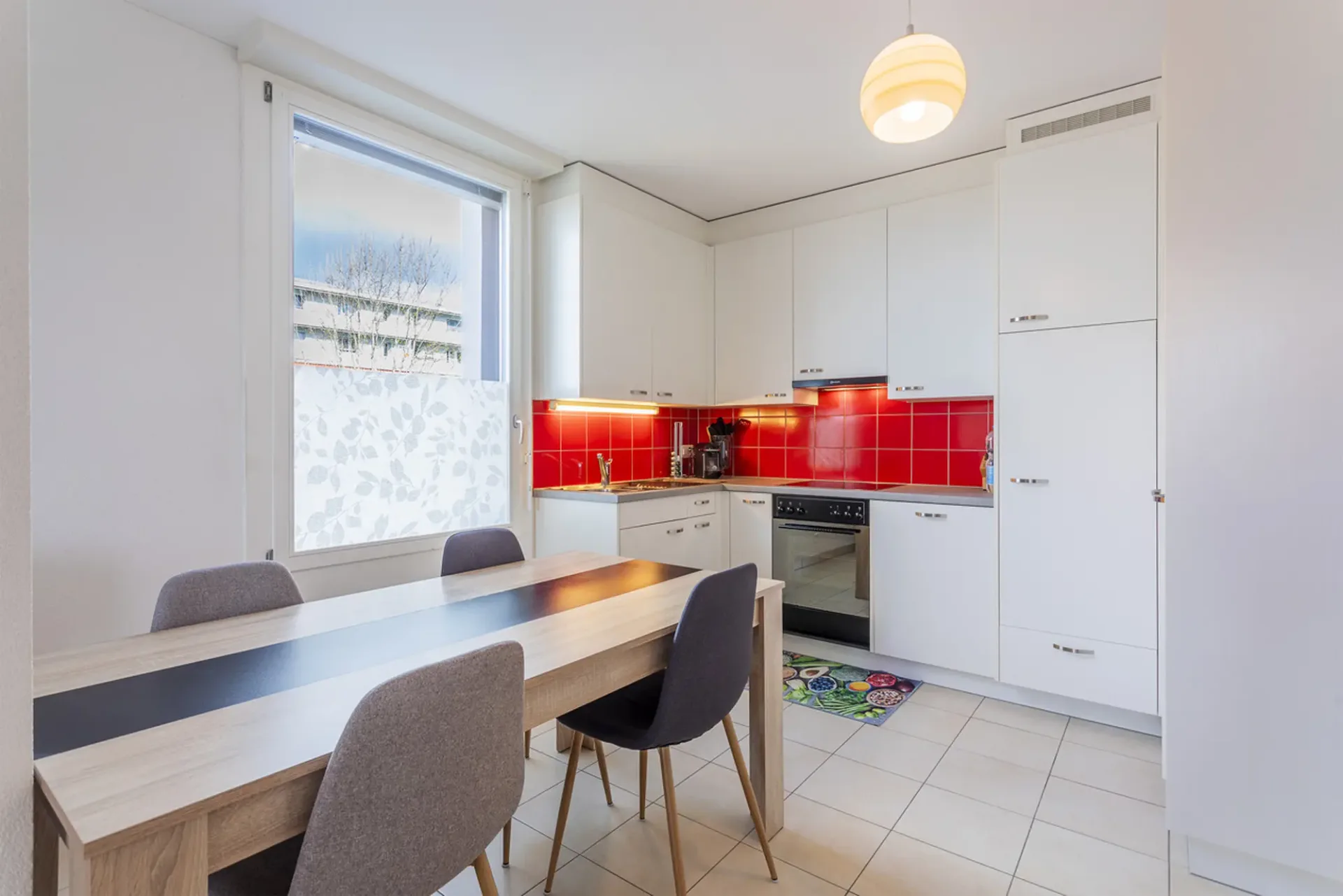 Wohnung mit 2.5 Zimmern im 2. Stock mit Tiefgarage