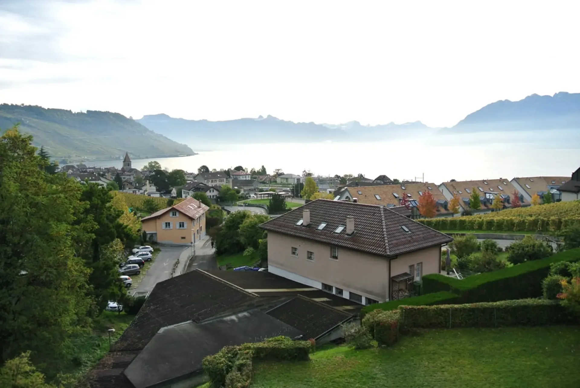 Schönes durchgehendes Apartment mit atemberaubendem Blick auf den Genfersee – Cully