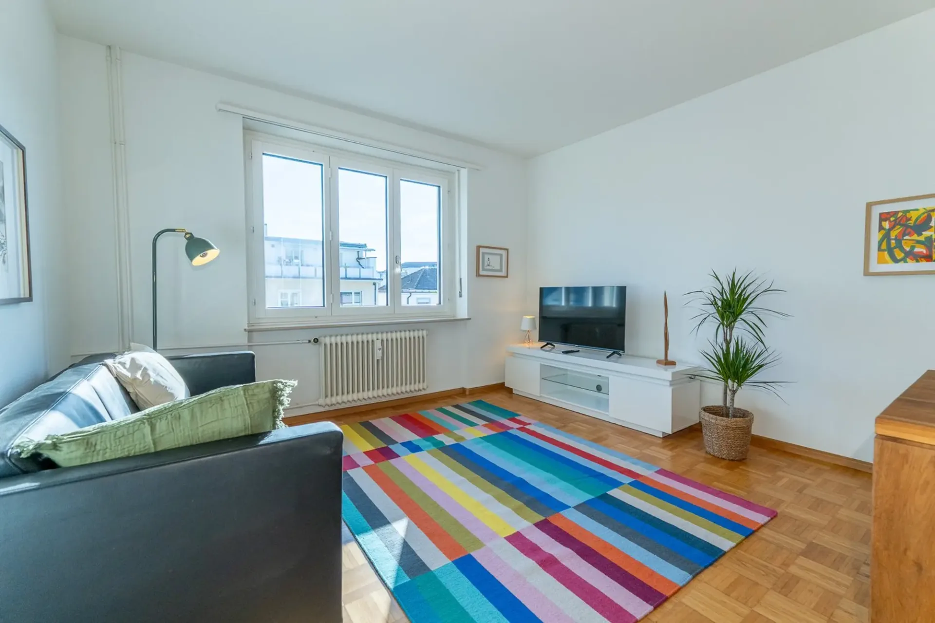 Zentrale 3.5-Zimmer-Wohnung mit Geschirrspüler, Waschmaschine, Trockner und Balkon
