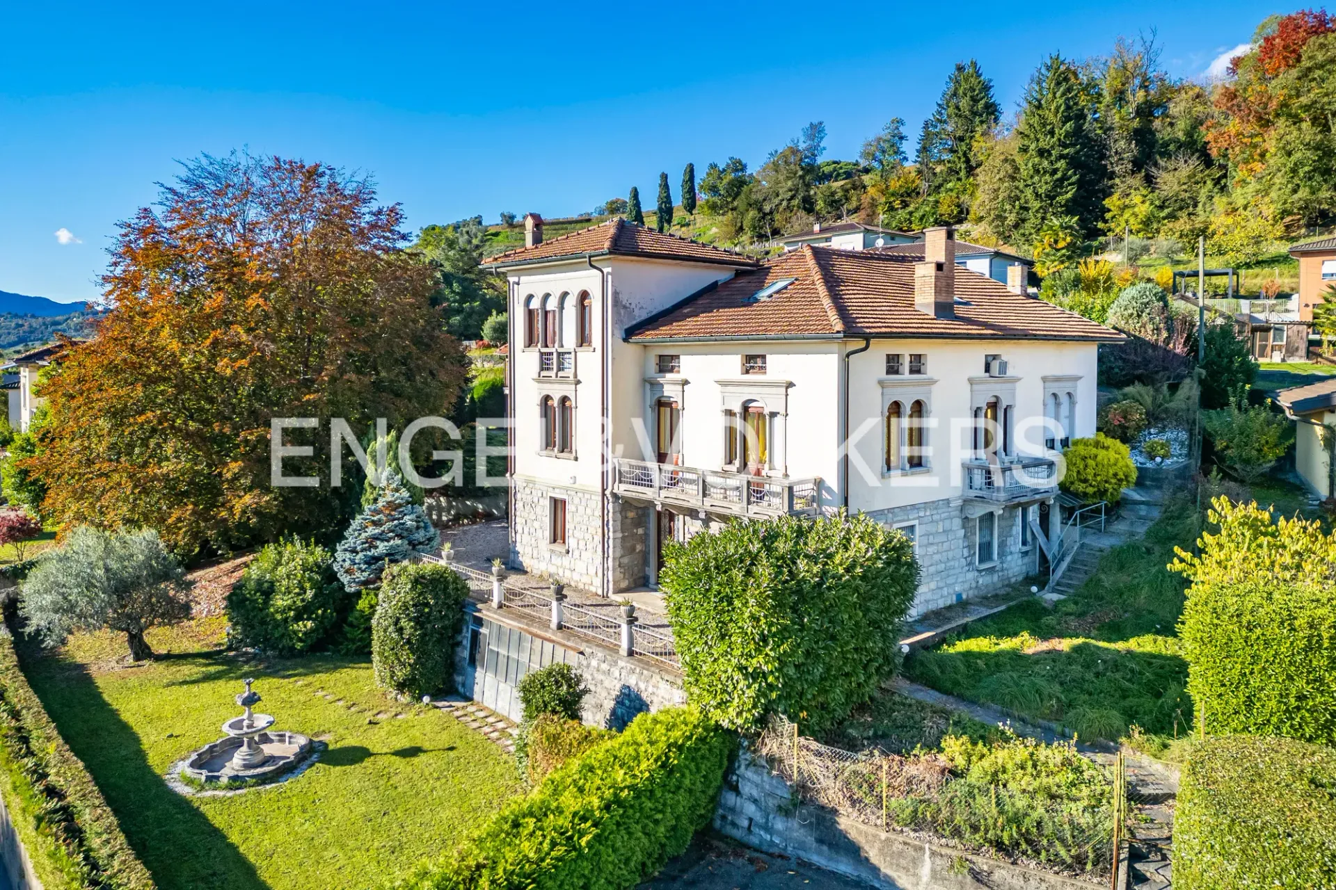 Noble historische Villa im Grünen des Mendrisiotto