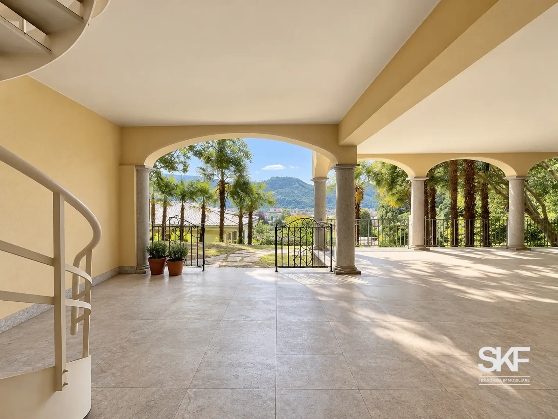 Morbio Inferiore - Villa for Renovation for Sale