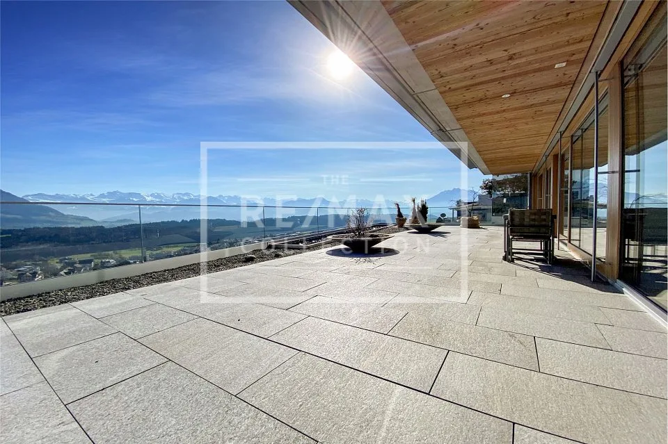 Exklusive und luxuriös möblierte Terrassenwohnung mit fantastischem Aussenbereich und Traumsicht
