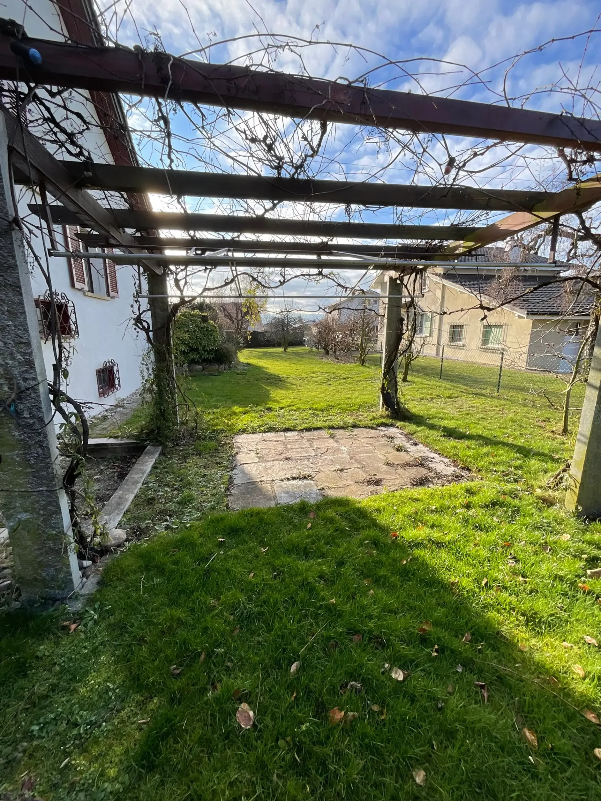 Villa mit Garten zur Miete - BEFRISTETER MIETVERTRAG