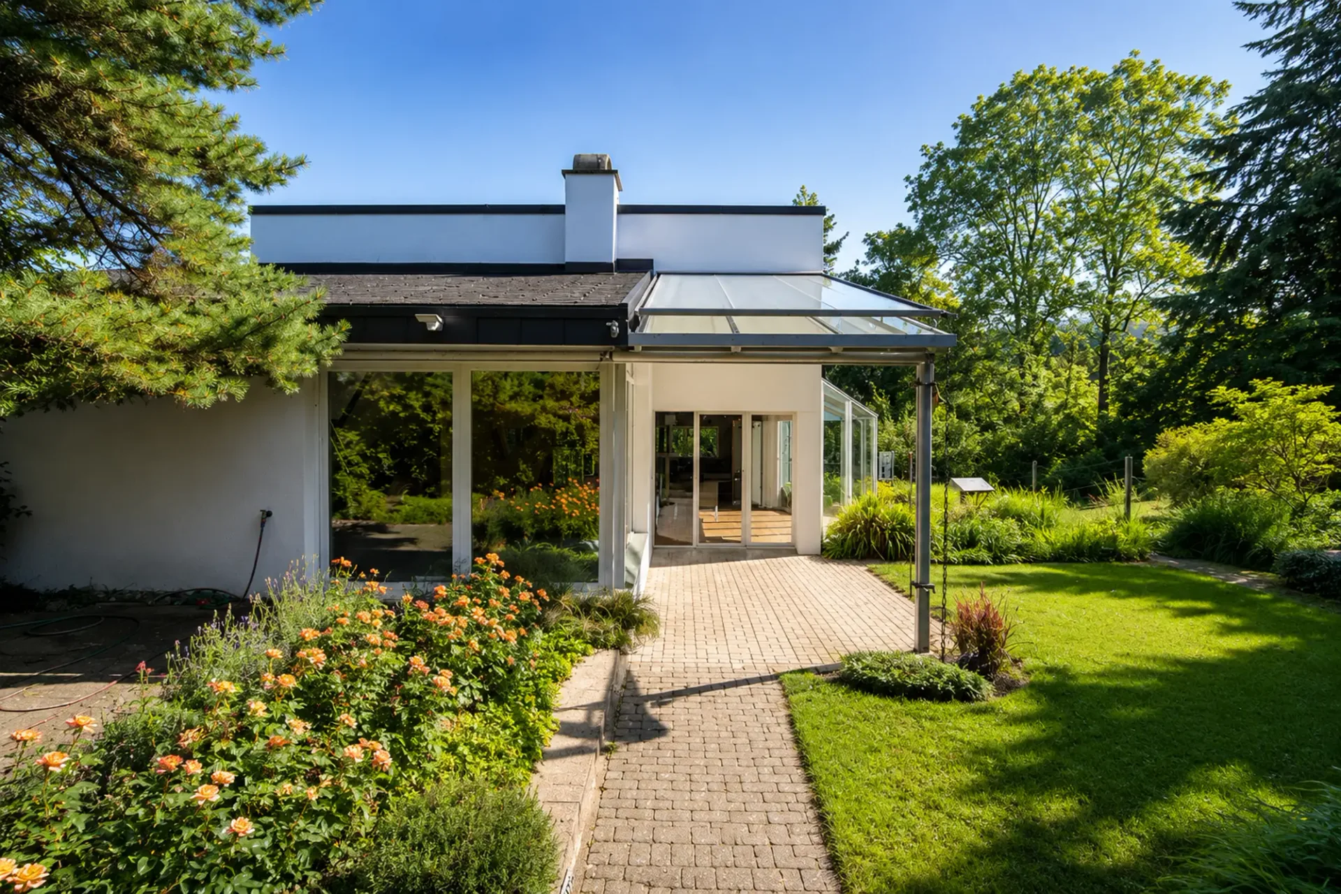 Grosszügiges Einfamilienhaus mit viel Raum, viel Natur, viel Privatsph