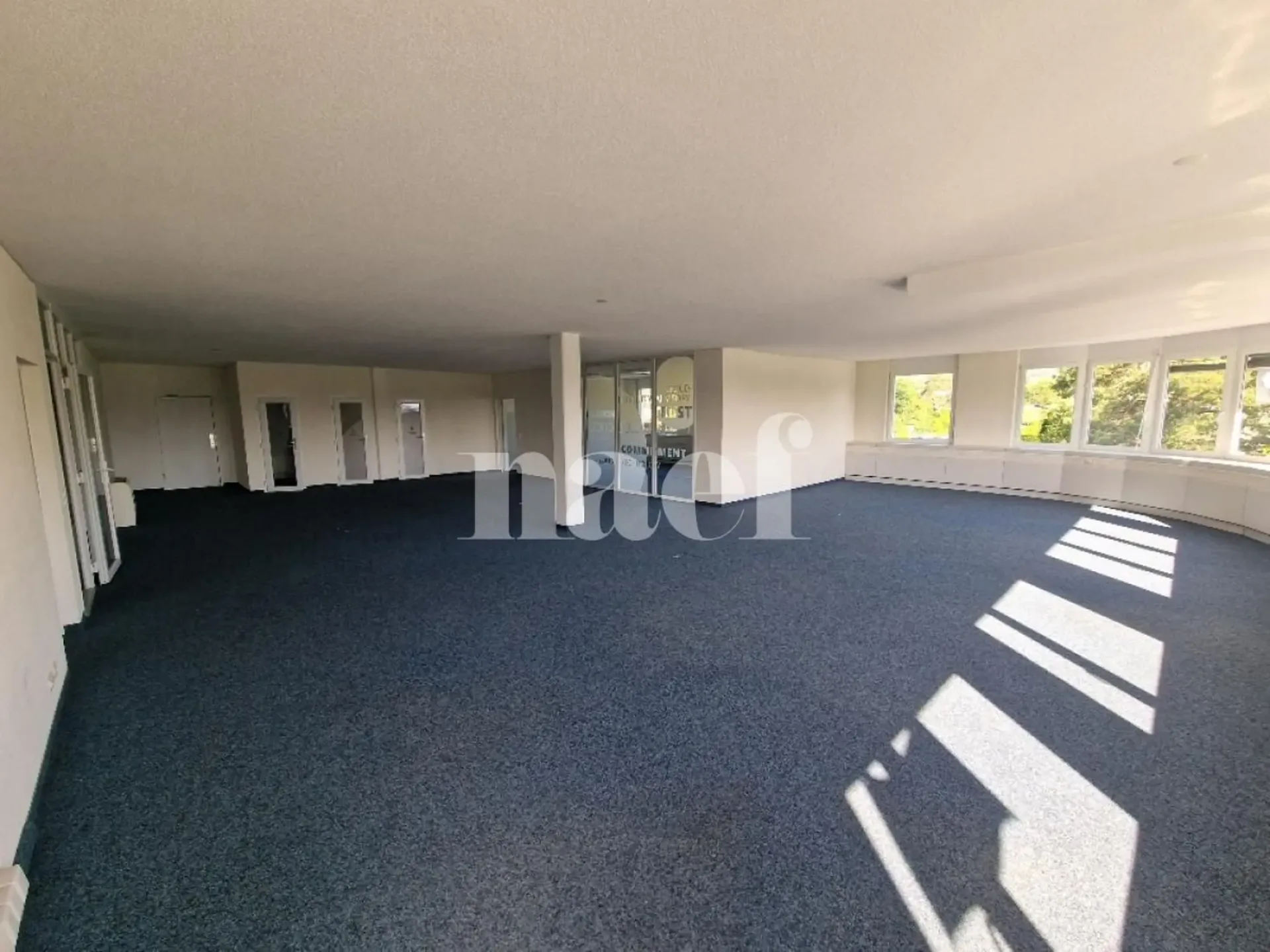 Zentrum Les Tuillières - Helle Fläche von ca. 158m2, modulierbar im 2. Stock eines Gewerbegebäudes