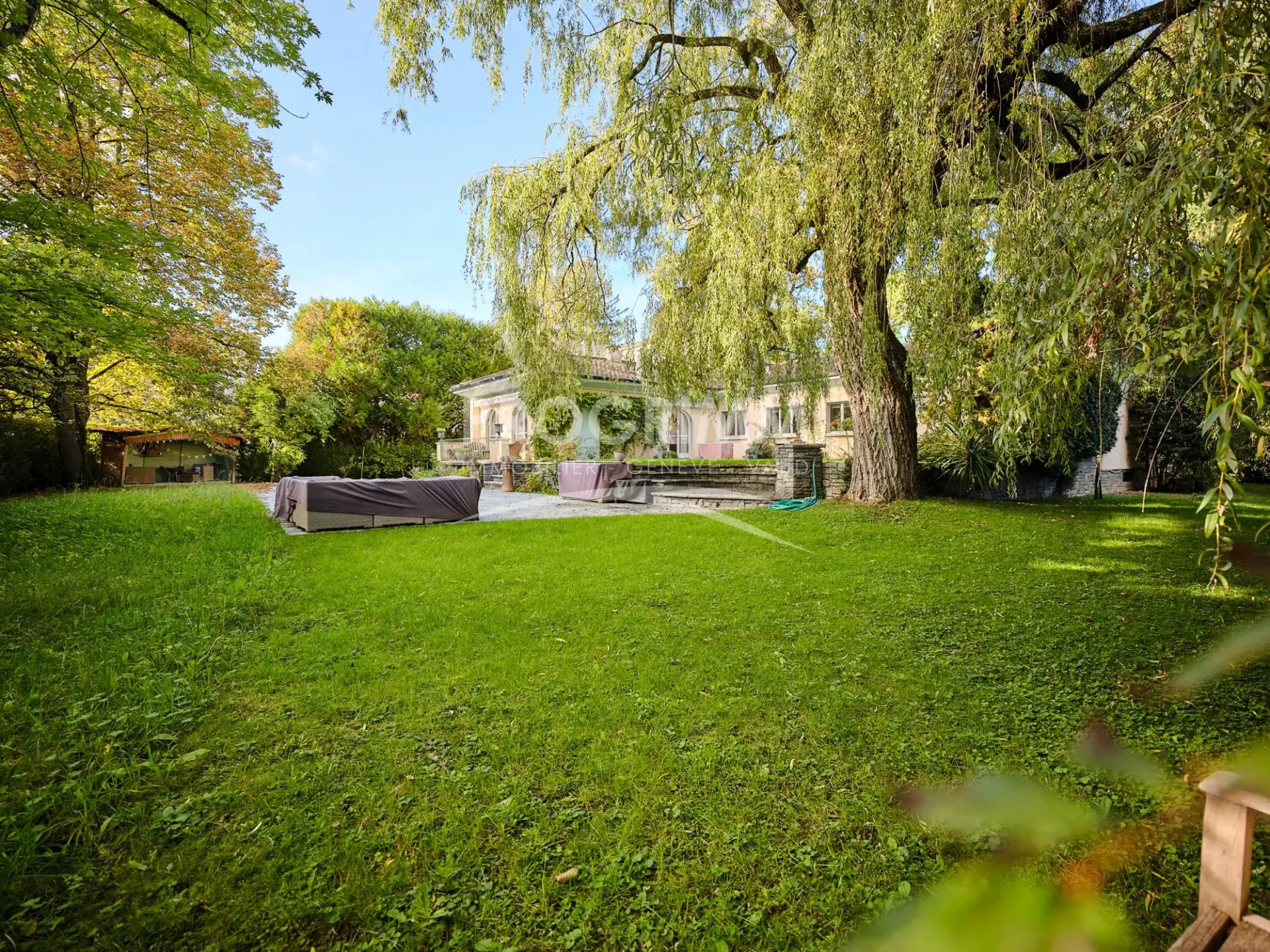 Villa mit 5 Schlafzimmern - 3 Badezimmern - Pool - Nahe Ecolint und Klinik Grangettes