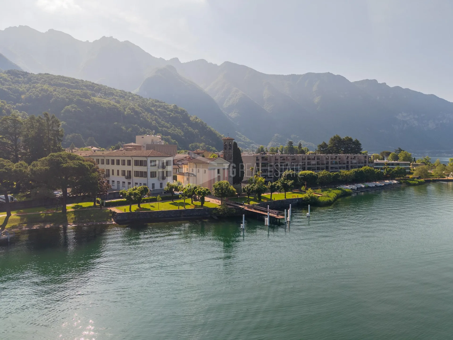 ATTICO CON VISTA LAGO IN ELEGANTE COMPLESSO STORICO