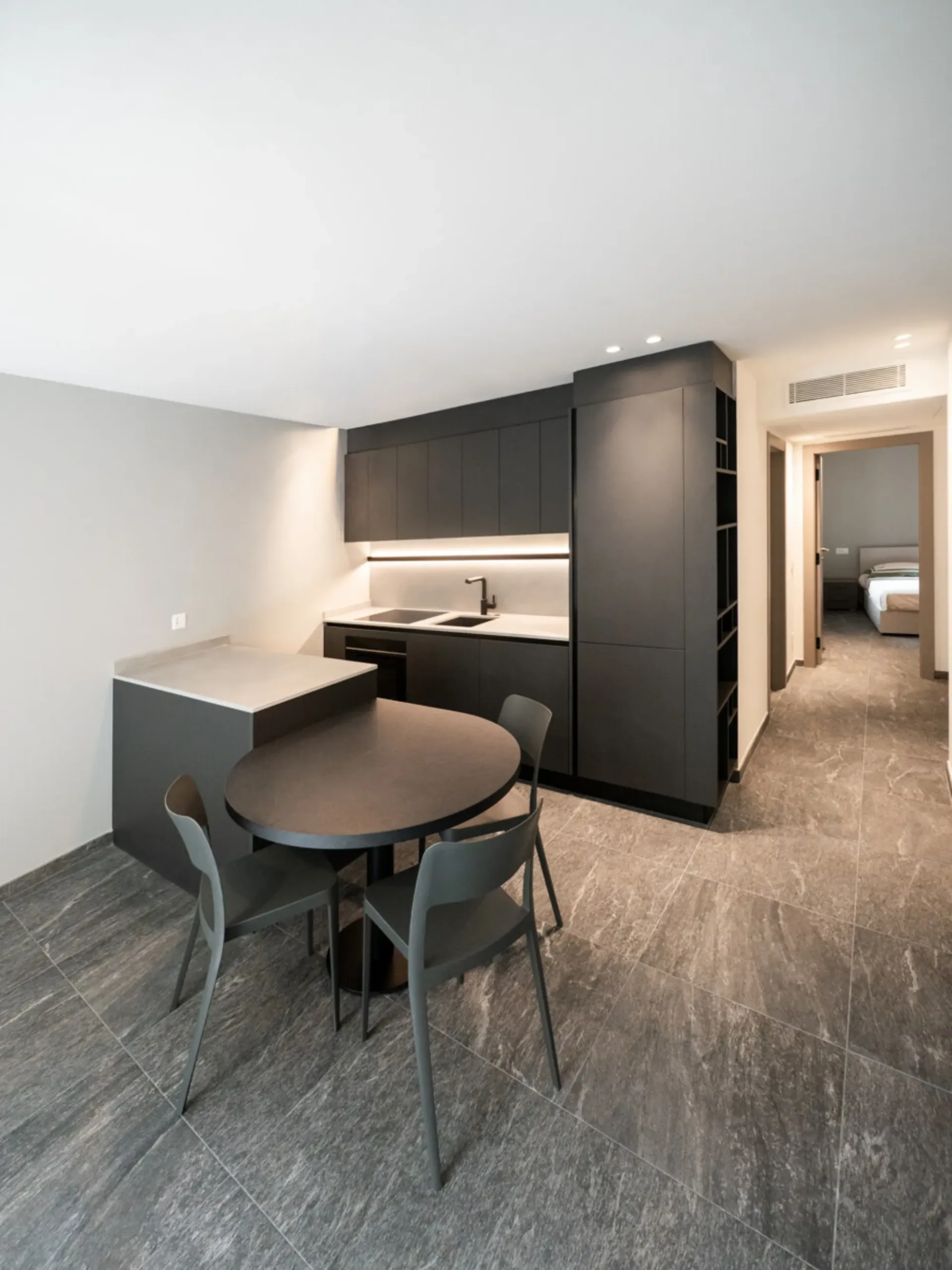 MUGGIO: 3 Zimmer in einem authentisch charmanten Ambiente