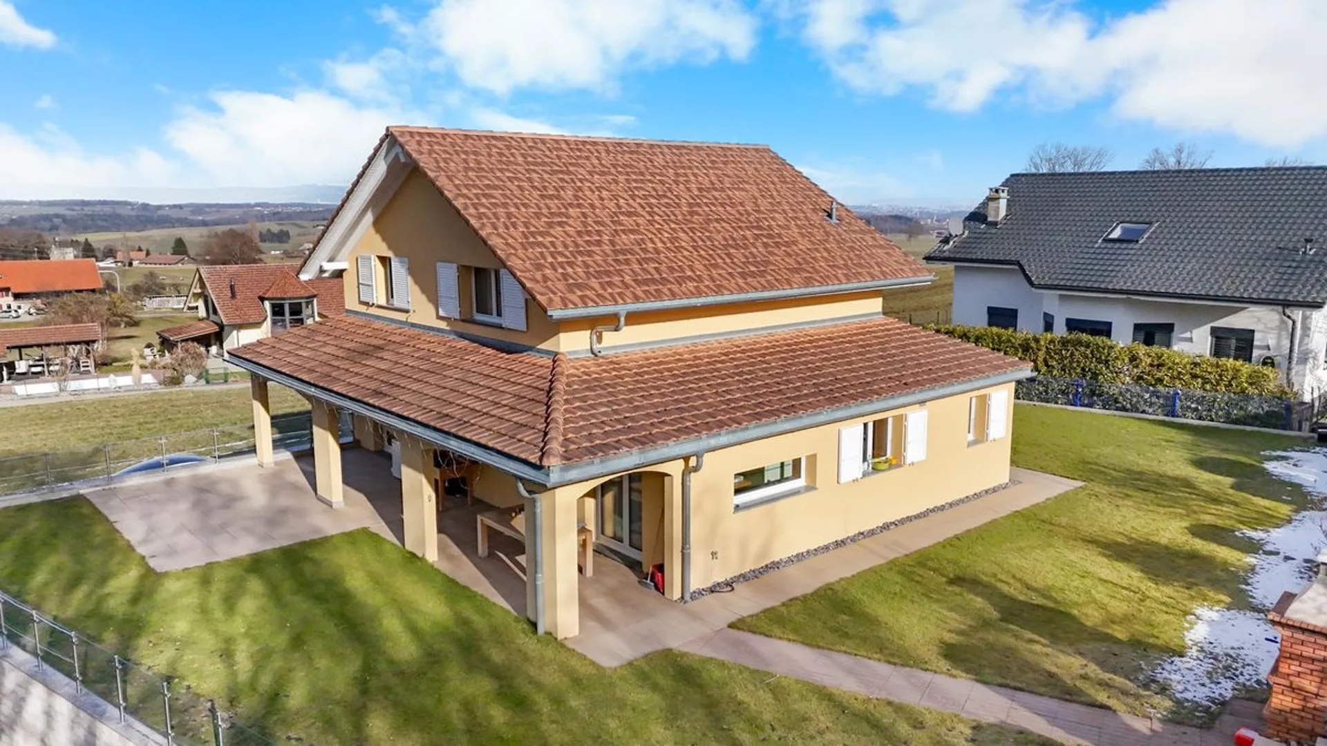 Schönes Architektenhaus in nur 18 Minuten Entfernung von Bulle.