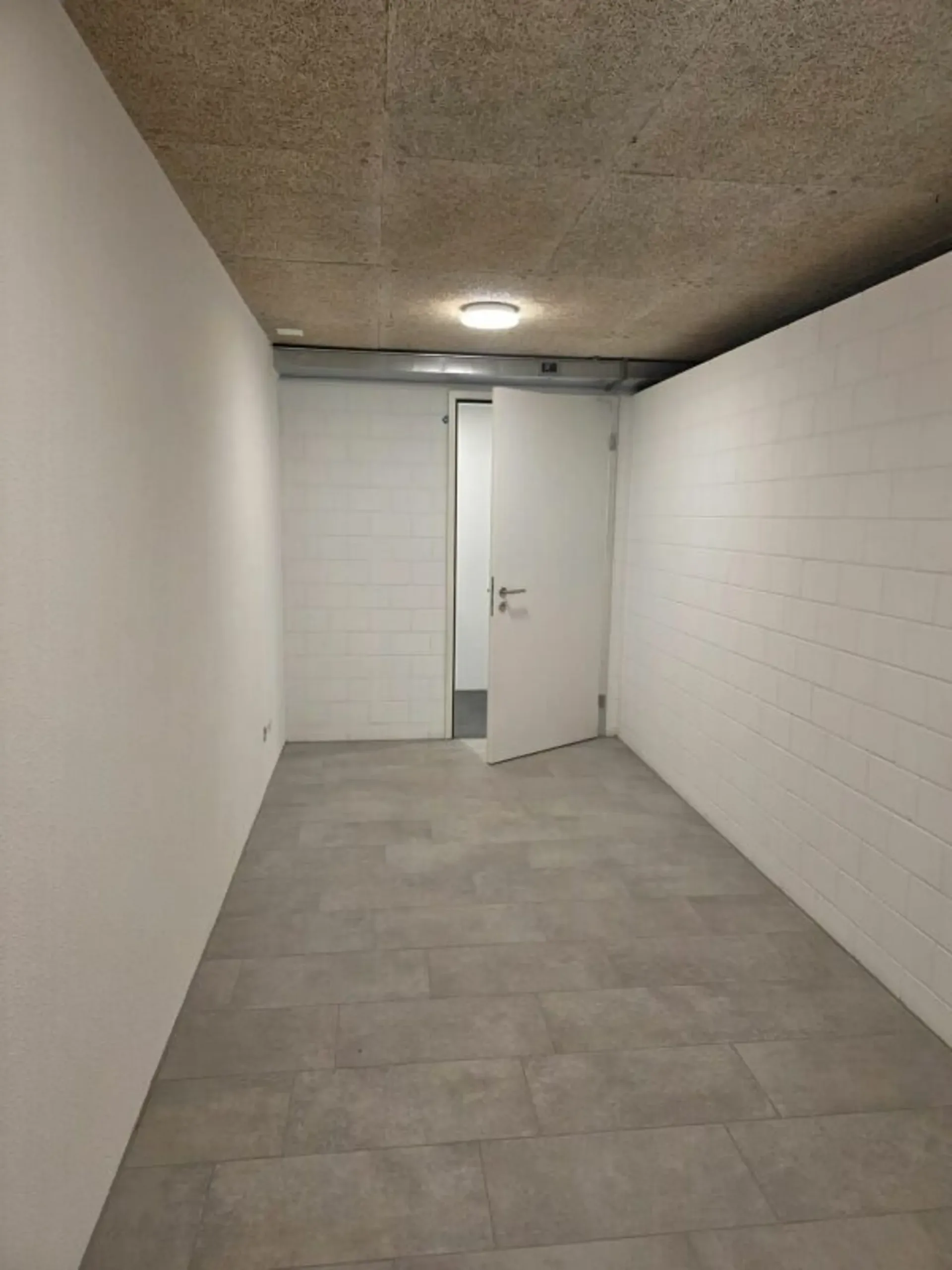 Verkauf von Weinkellern in einer hochwertigen Residenz in Minusio
