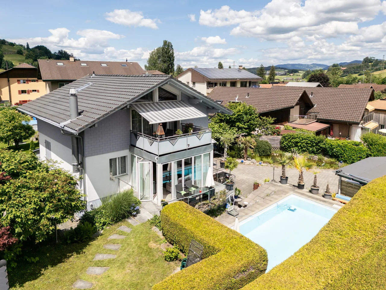 CHARMANTES EINFAMILIENHAUS MIT EINLIEGERWOHNUNG