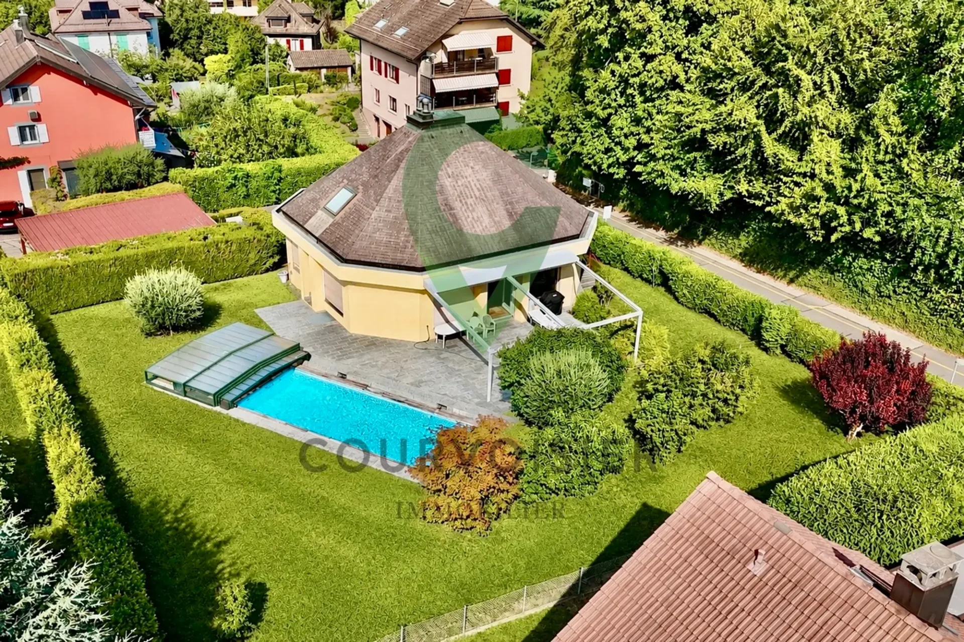 Contemporary villa with 2 apartments, garden and pool in Rolle